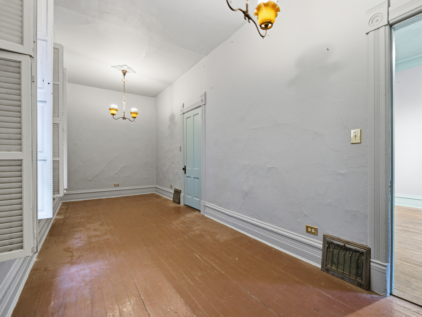 639 W Schubert Avenue