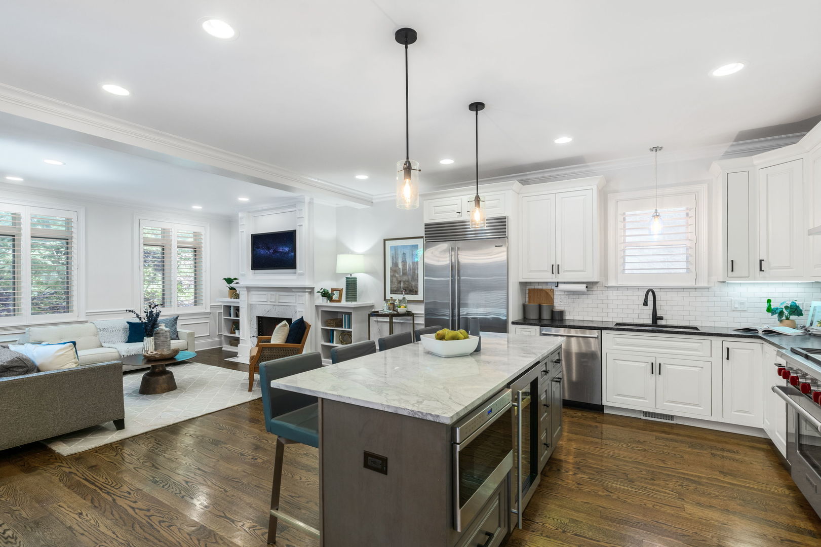 1833 W Addison Street Unit: 2