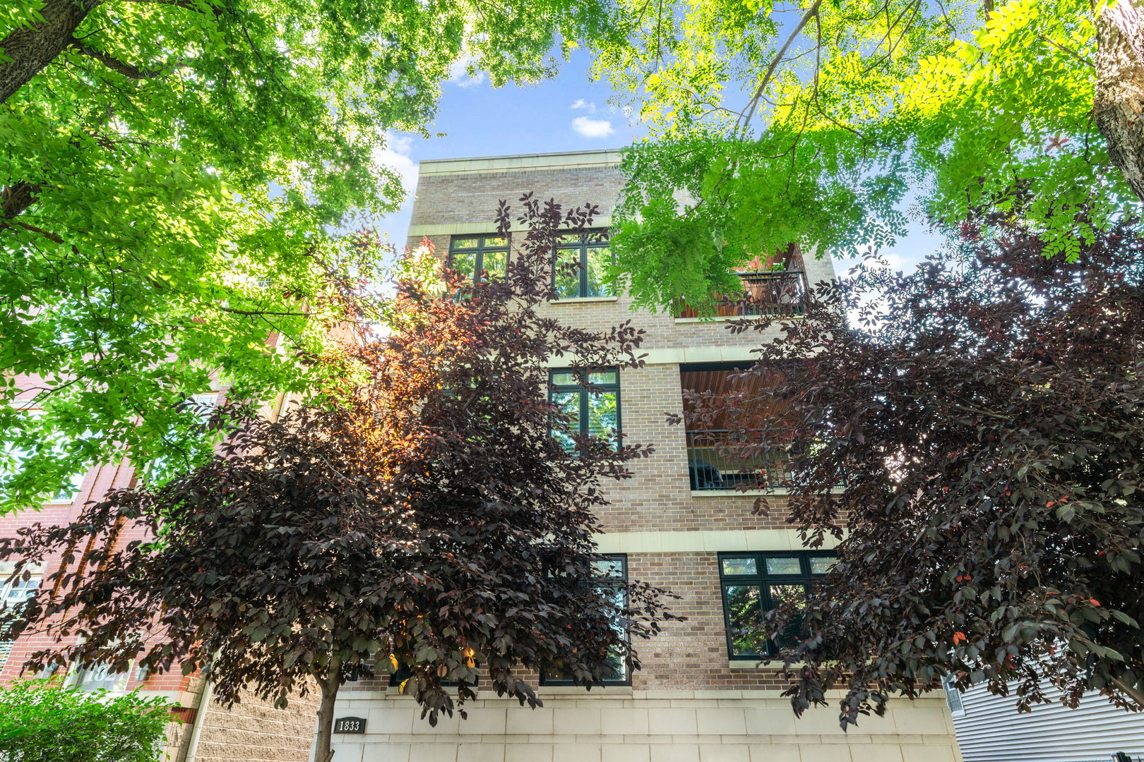 1833 W Addison Street Unit: 2