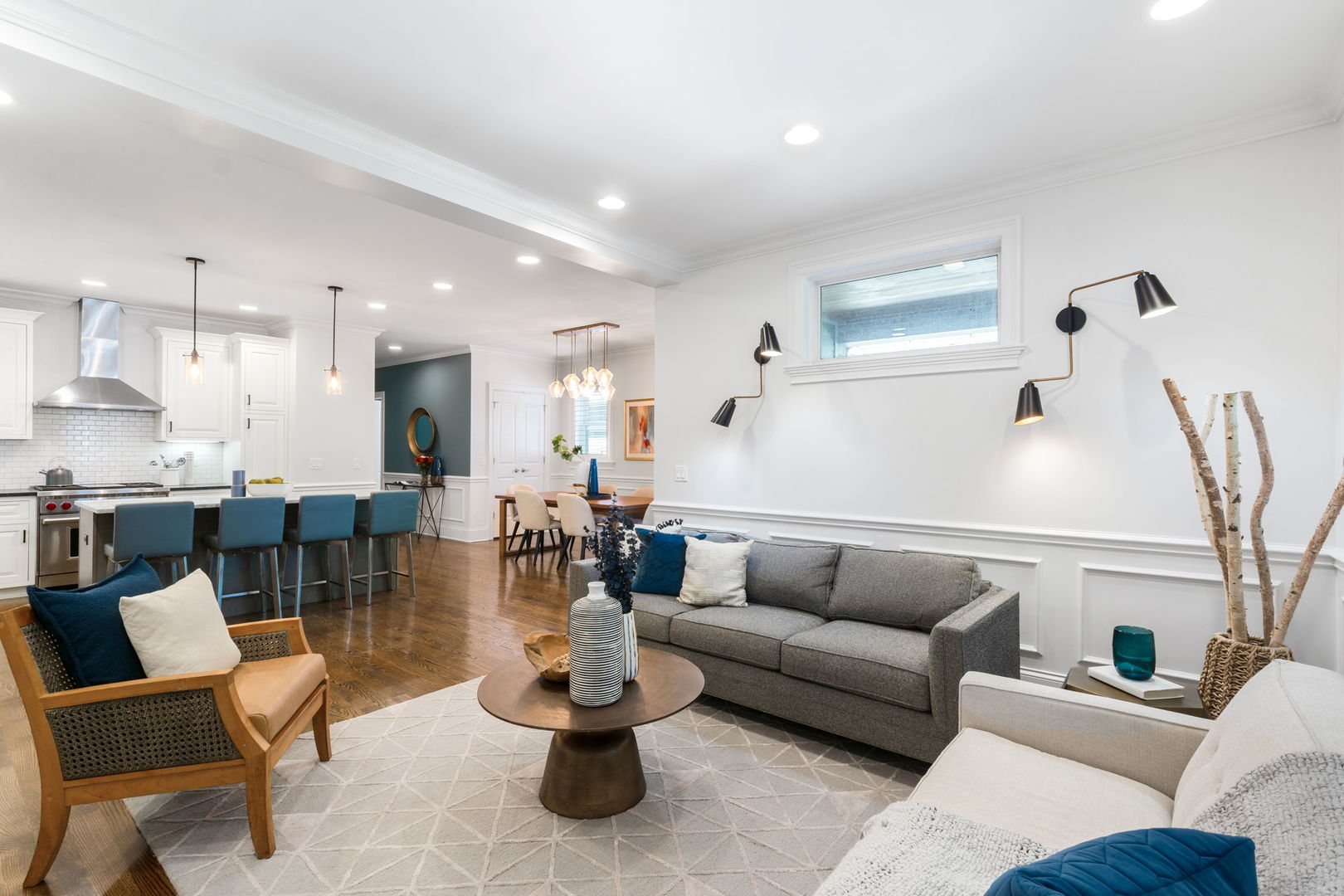 1833 W Addison Street Unit: 2