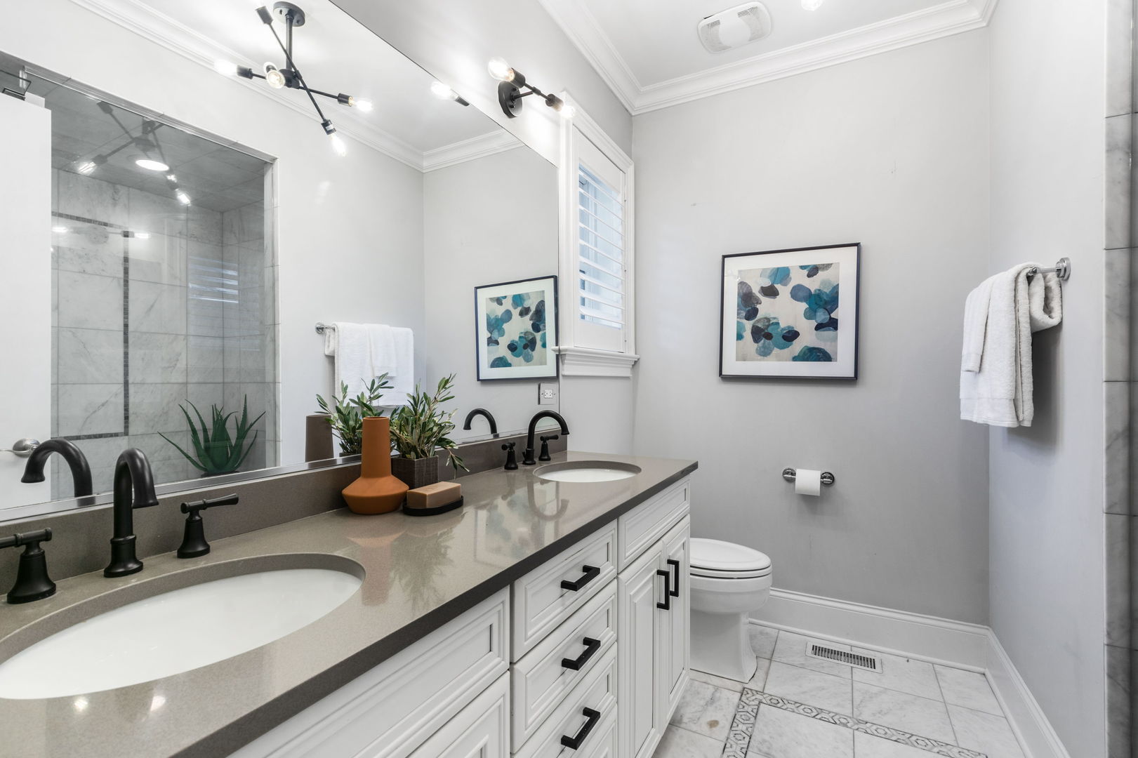 1833 W Addison Street Unit: 2