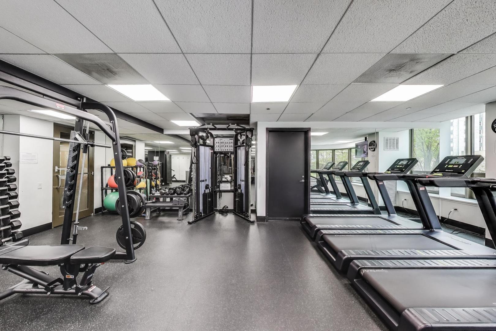 400 N LaSalle Street Unit: 2207