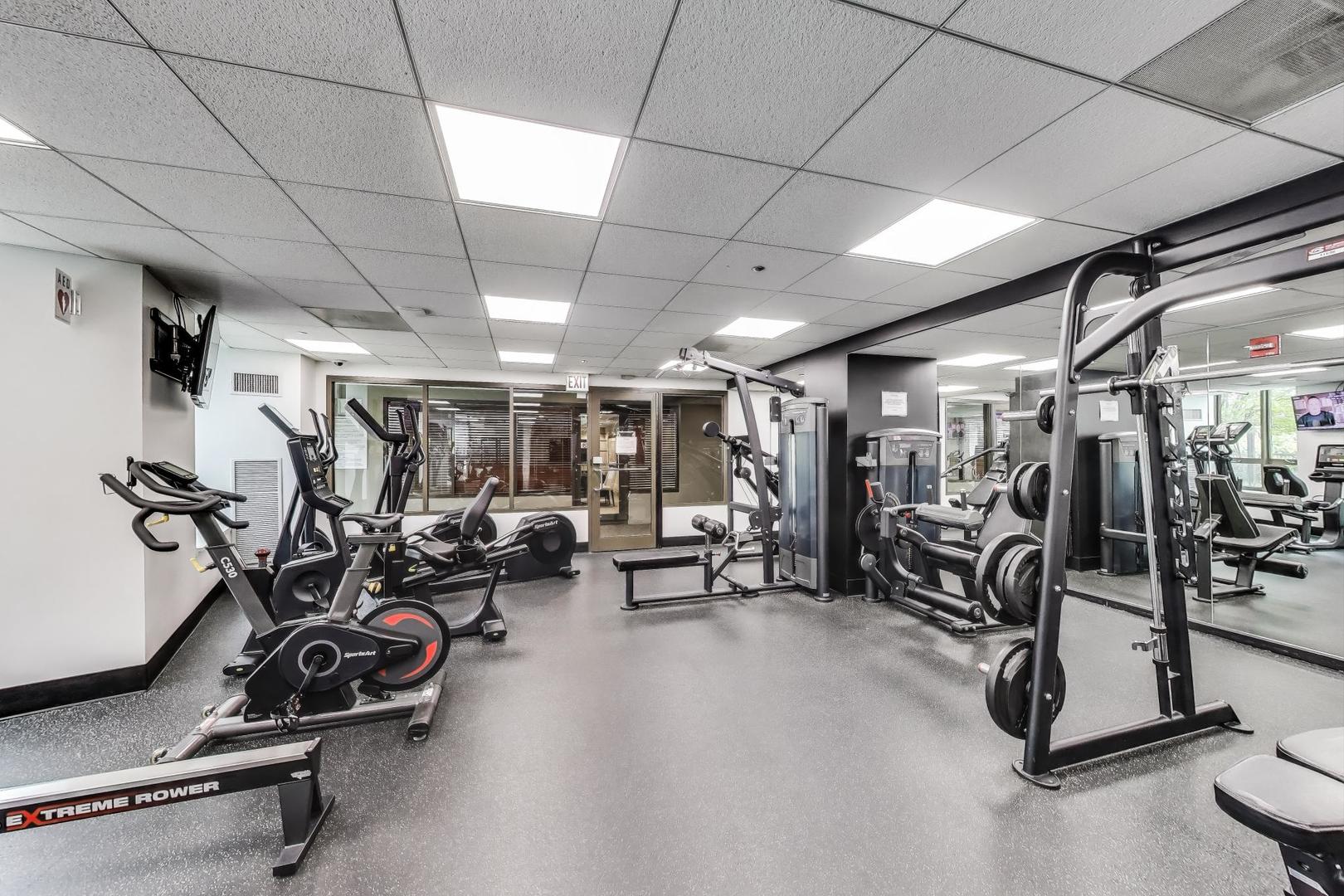 400 N LaSalle Street Unit: 2207