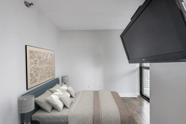 400 N LaSalle Street Unit: 2207