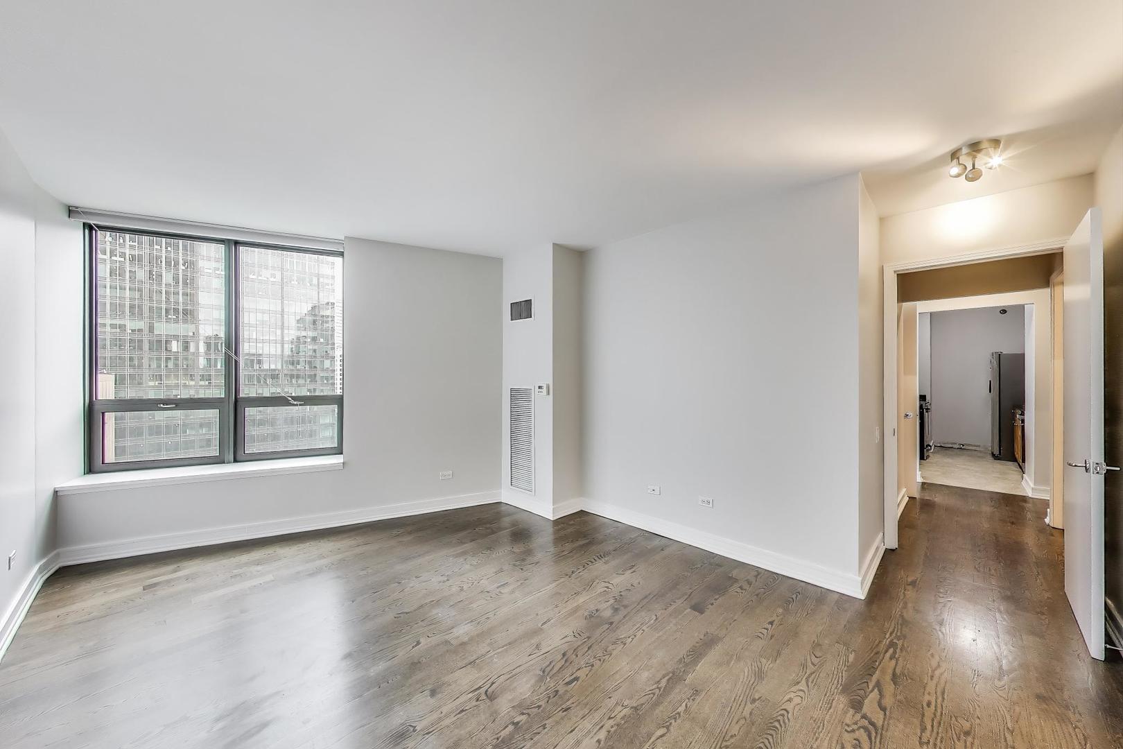 400 N LaSalle Street Unit: 2207