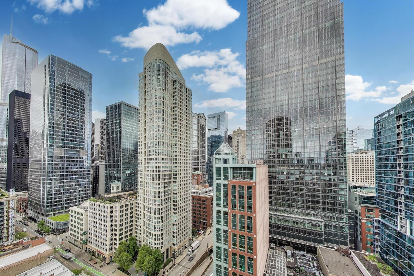 400 N LaSalle Street Unit: 2207