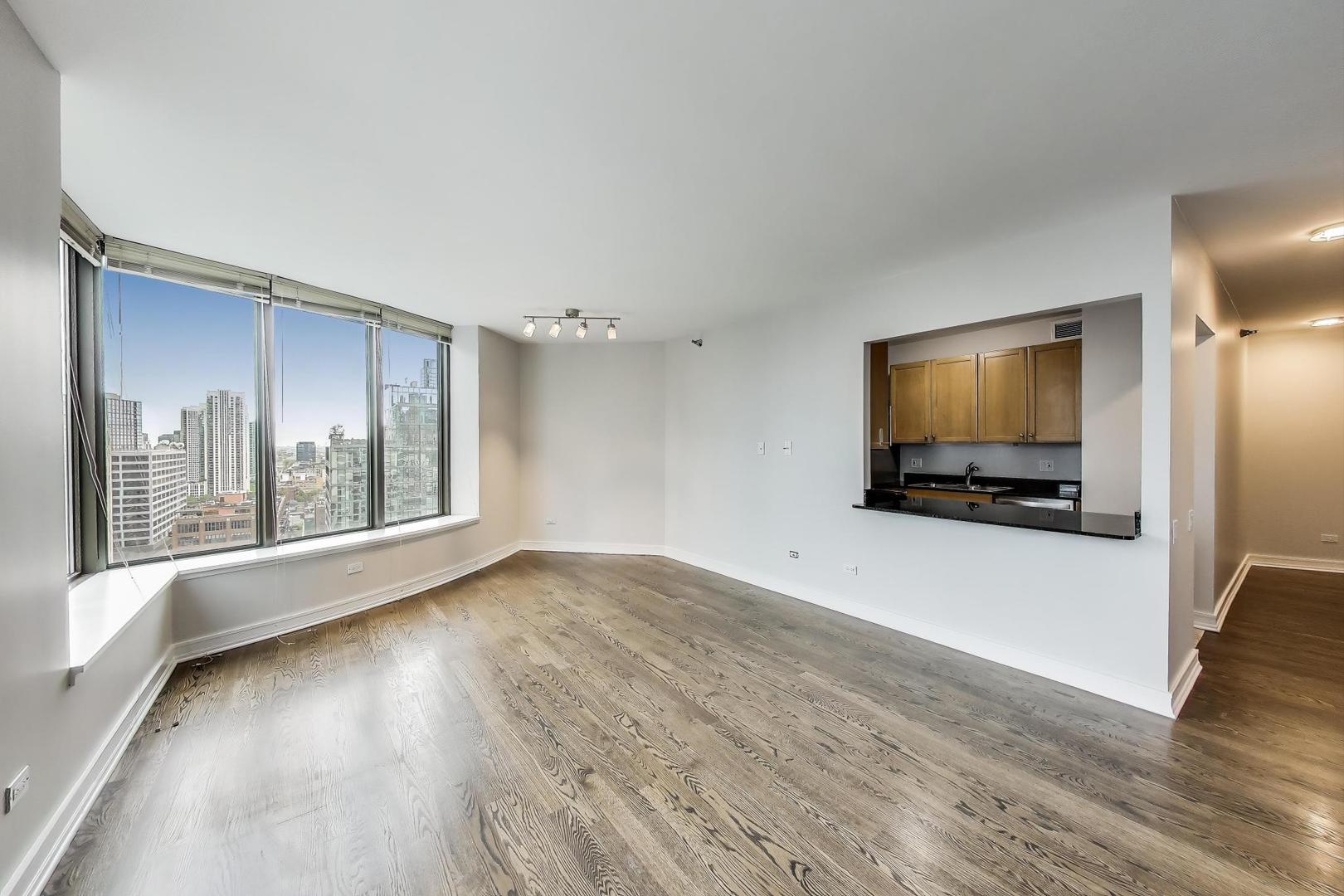 400 N LaSalle Street Unit: 2207