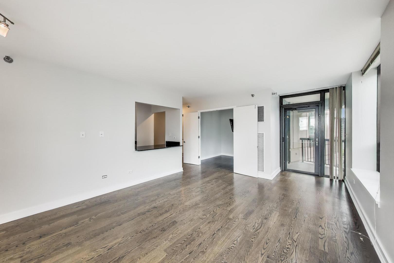 400 N LaSalle Street Unit: 2207