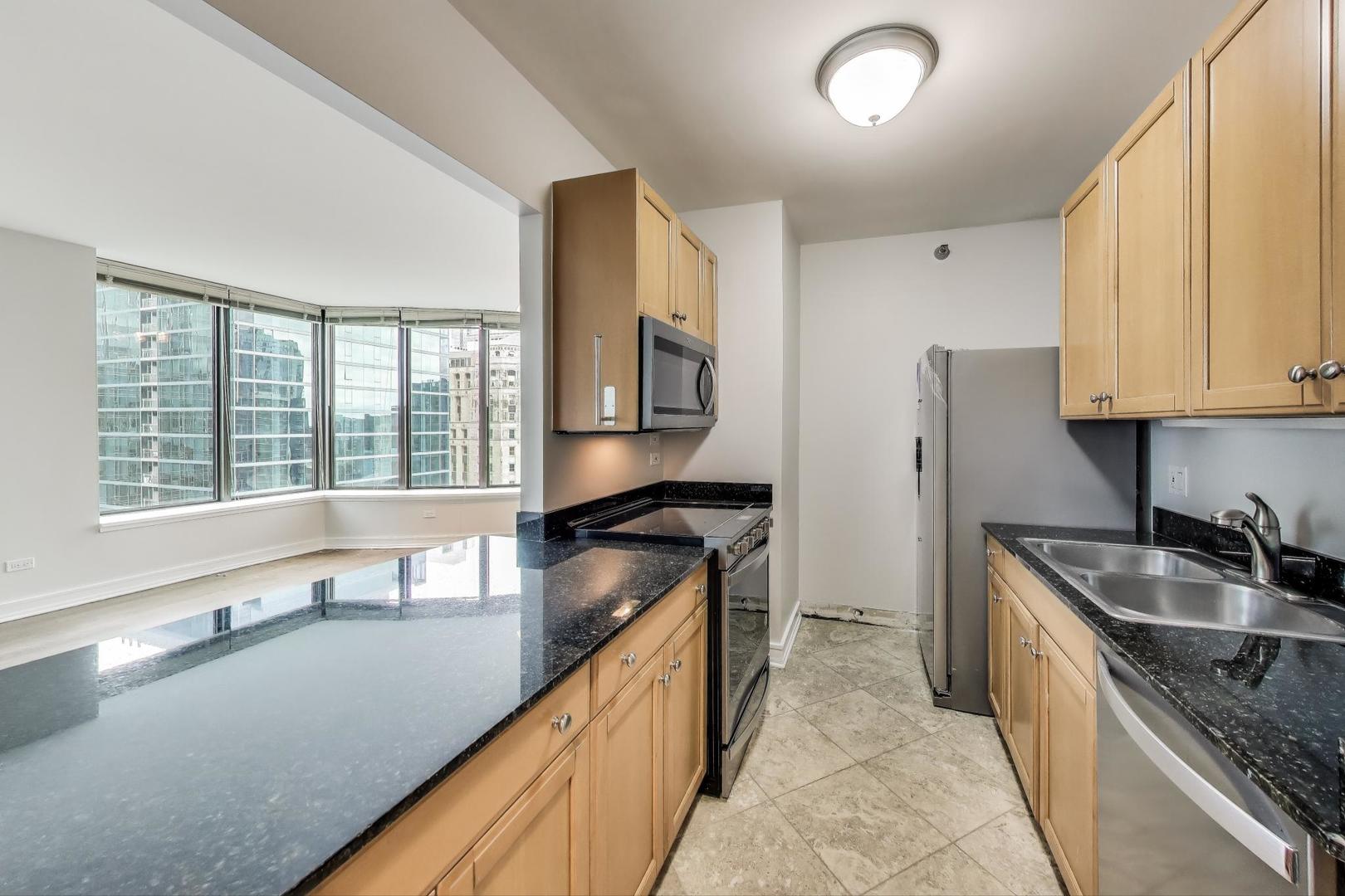 400 N LaSalle Street Unit: 2207