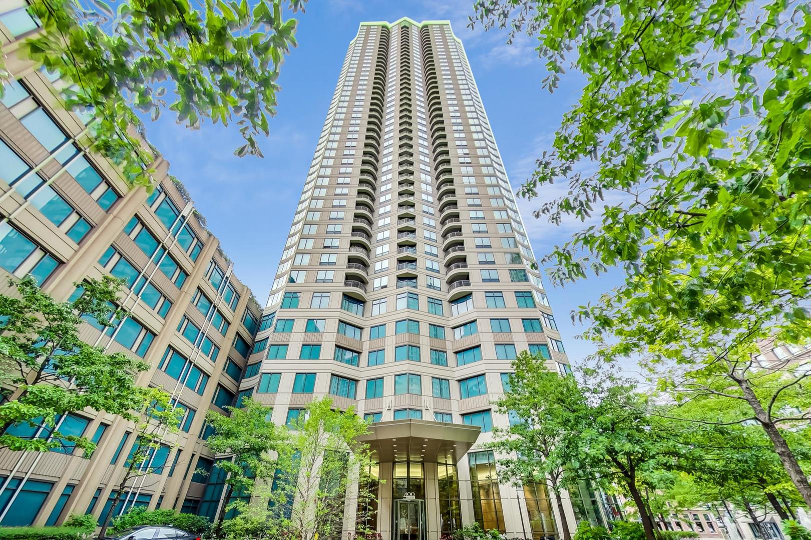 400 N LaSalle Street Unit: 2207