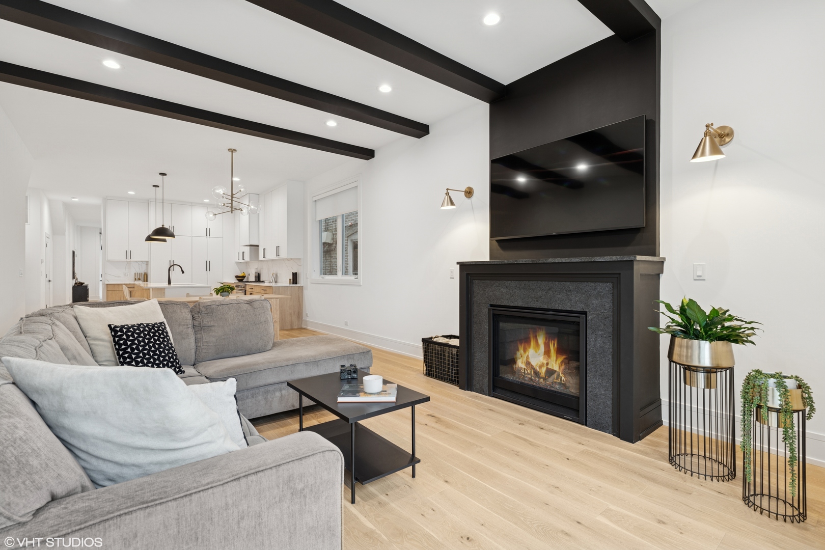 1714 N Washtenaw Avenue Unit: 1