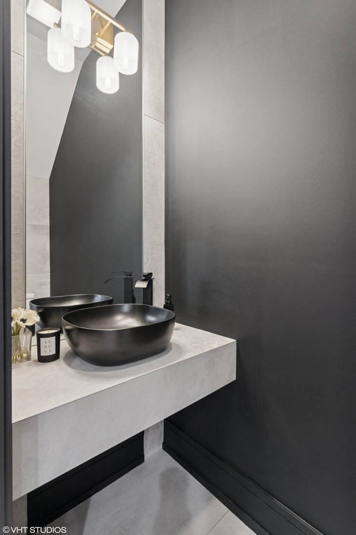 1714 N Washtenaw Avenue Unit: 1