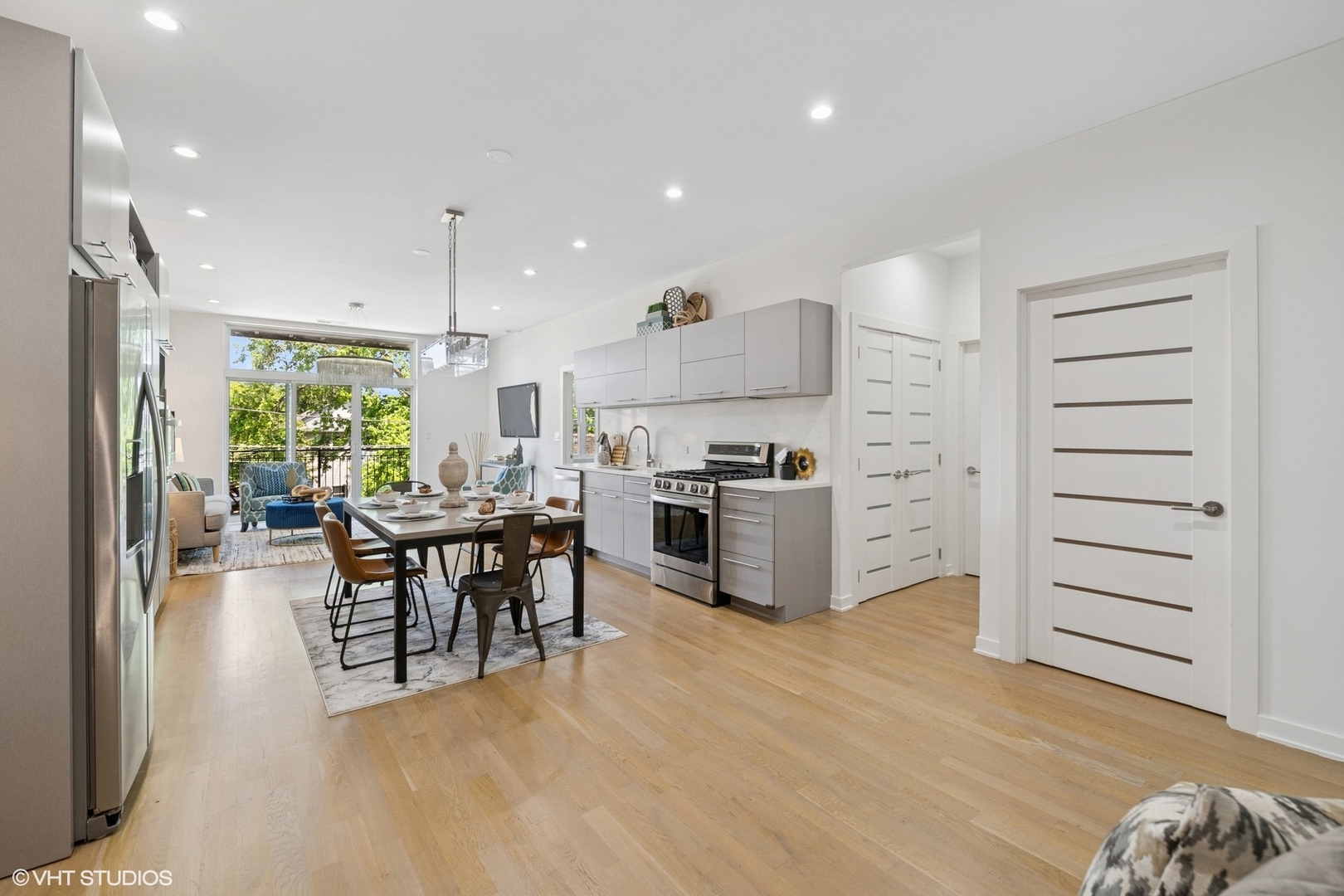 1708 W CERMAK Road Unit: 2E