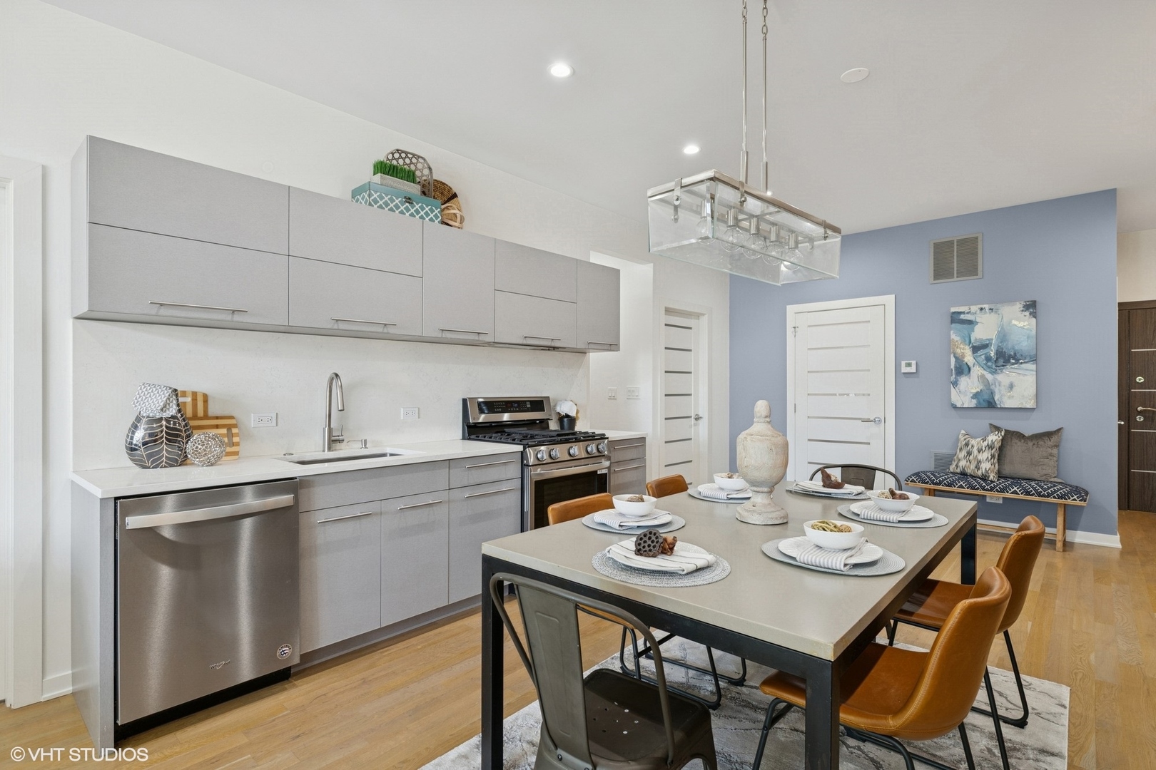 1708 W CERMAK Road Unit: 2E