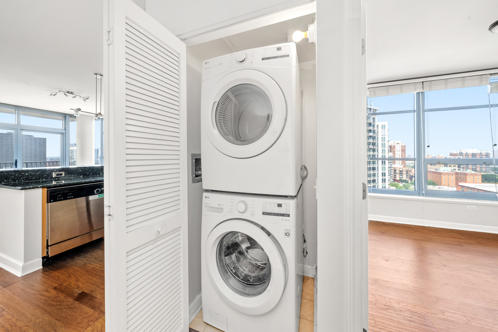 1600 S Prairie Avenue Unit: 1507