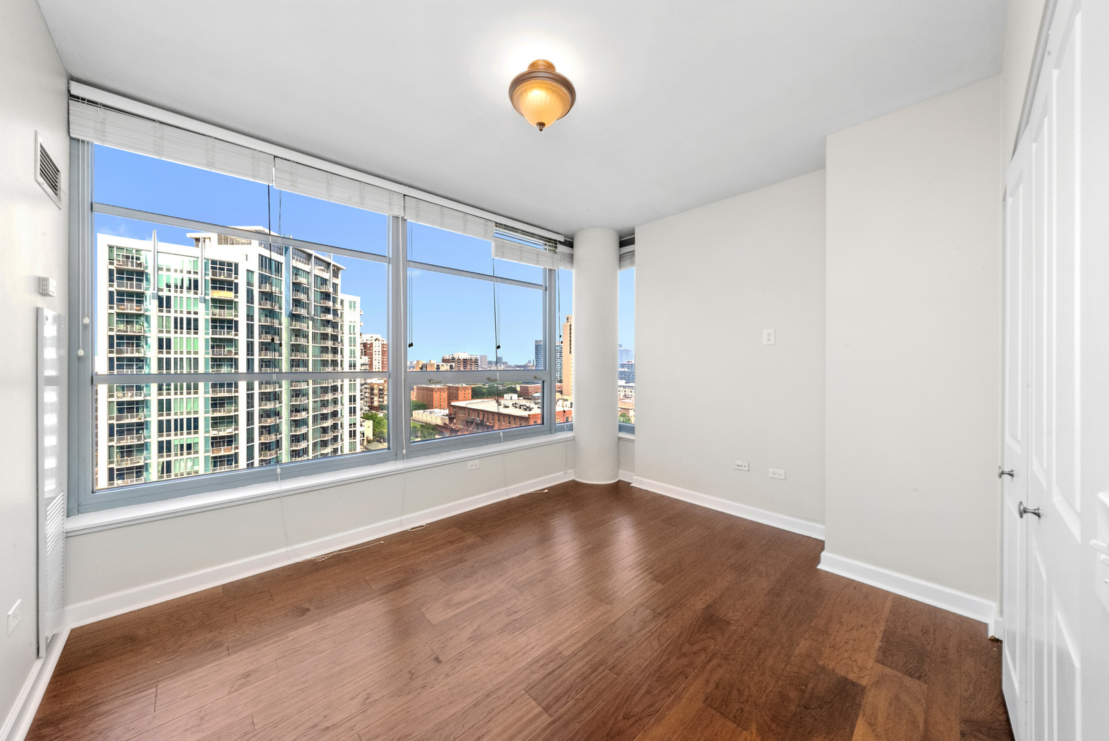 1600 S Prairie Avenue Unit: 1507