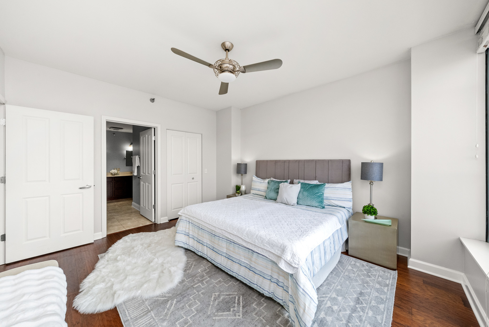1600 S Prairie Avenue Unit: 1507