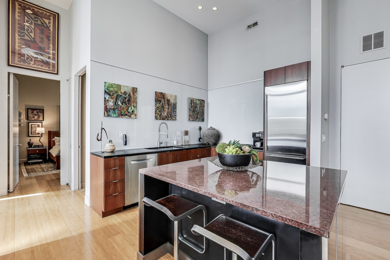 1215 W GUNNISON Street Unit: 205