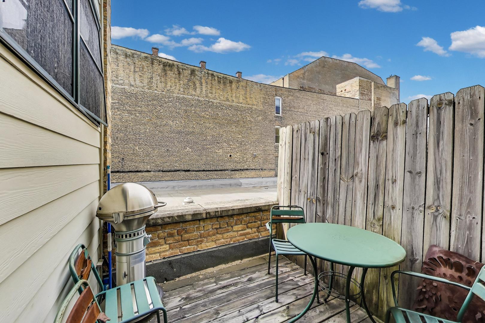 1215 W GUNNISON Street Unit: 205