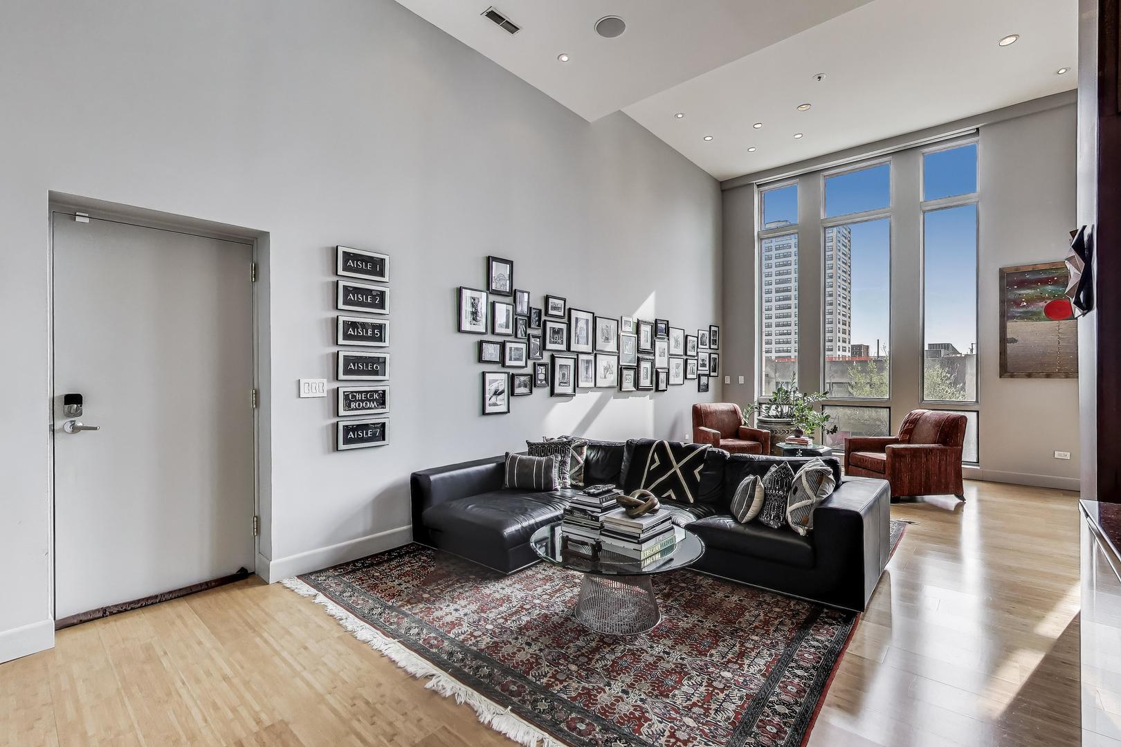 1215 W GUNNISON Street Unit: 205