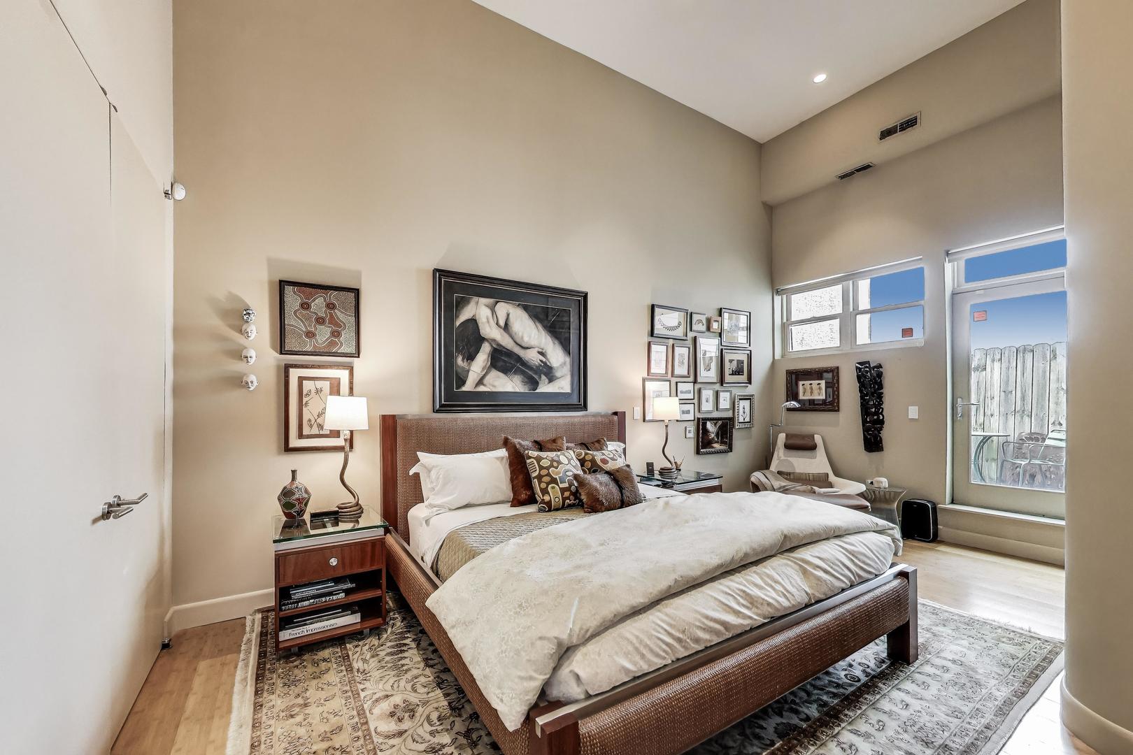 1215 W GUNNISON Street Unit: 205