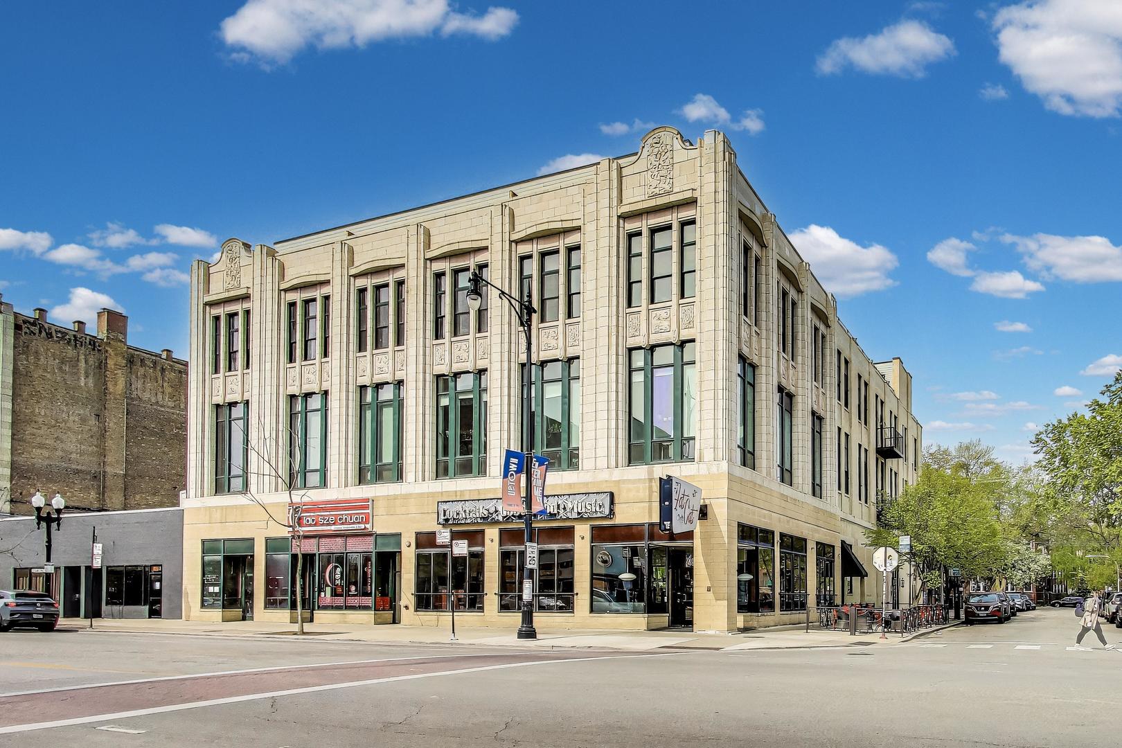 1215 W GUNNISON Street Unit: 205