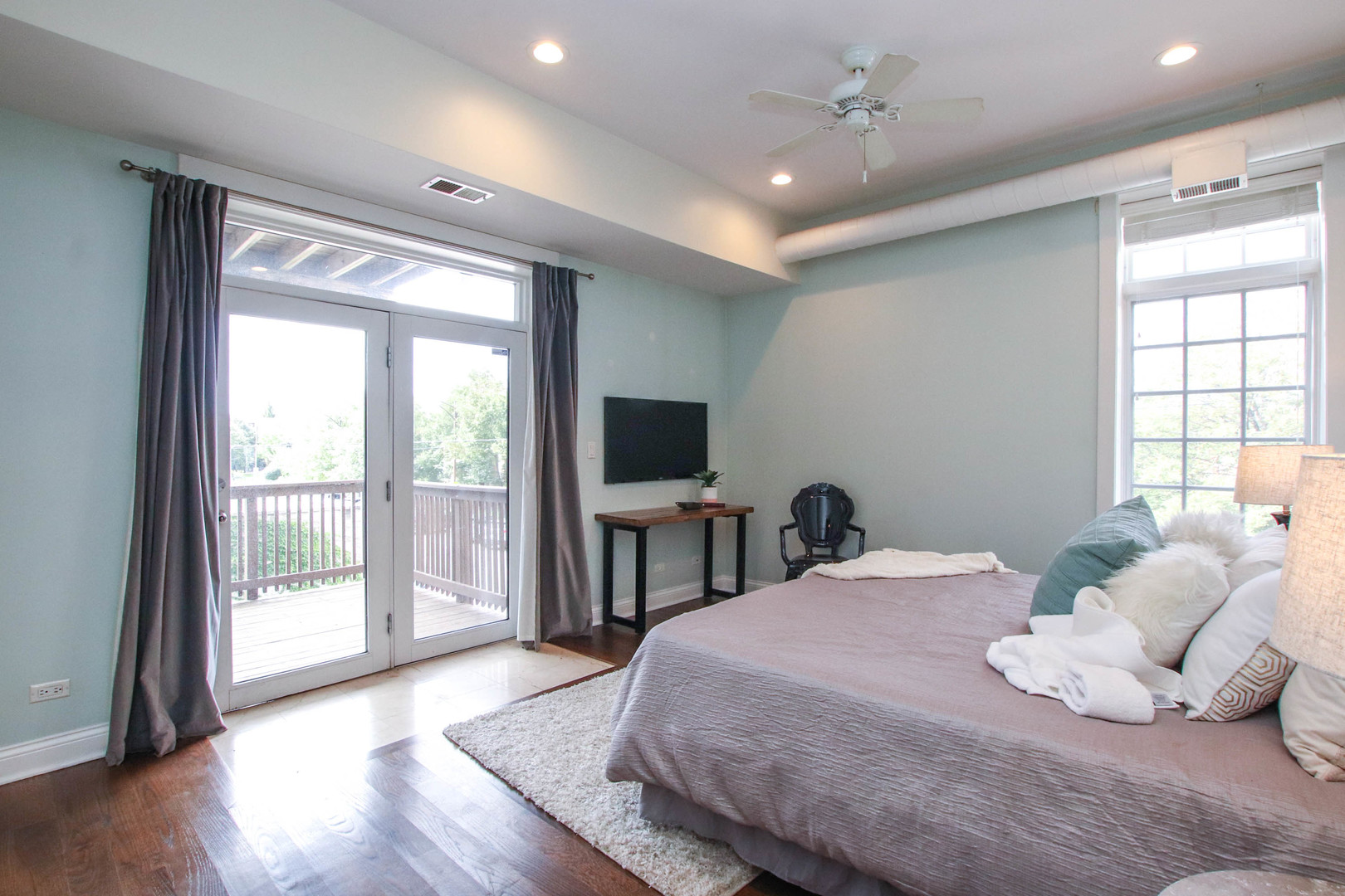 636 N Racine Avenue Unit: 2N