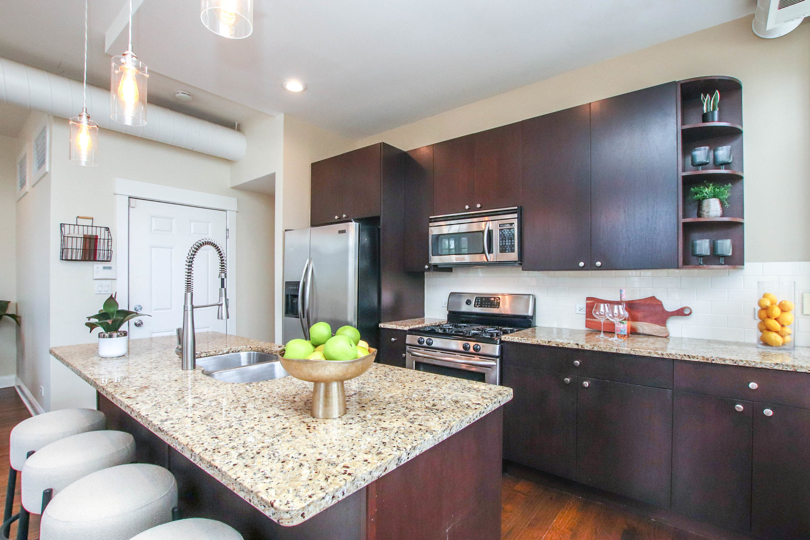 636 N Racine Avenue Unit: 2N