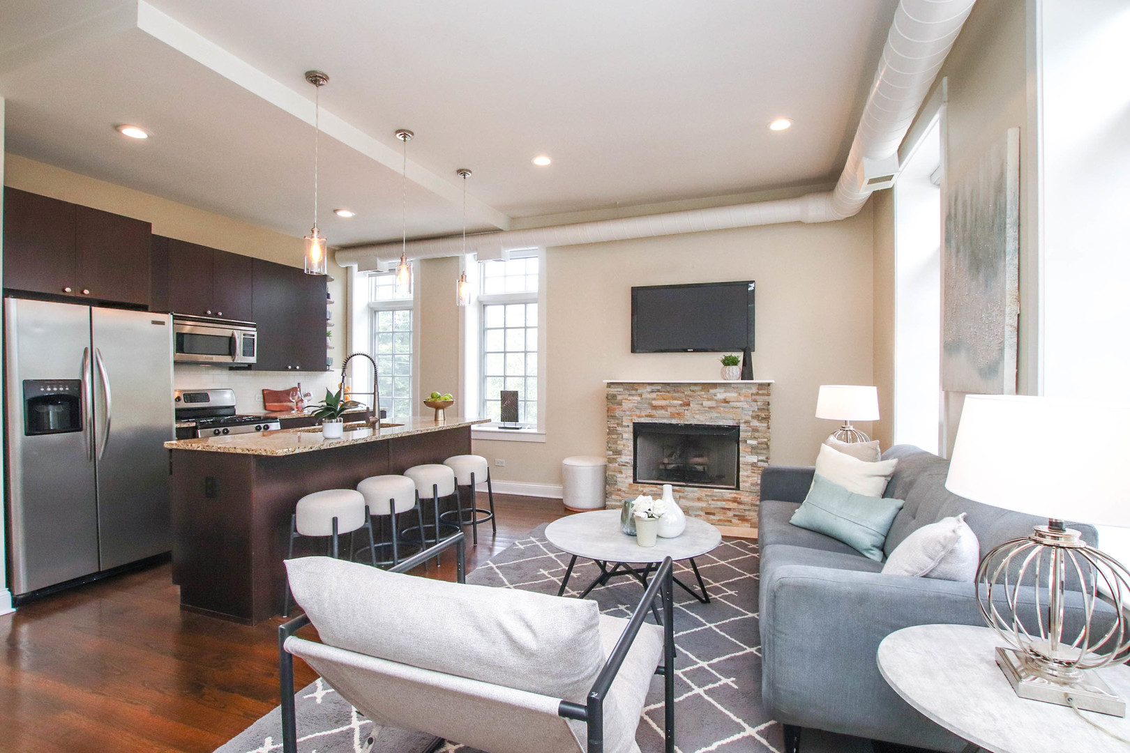 636 N Racine Avenue Unit: 2N