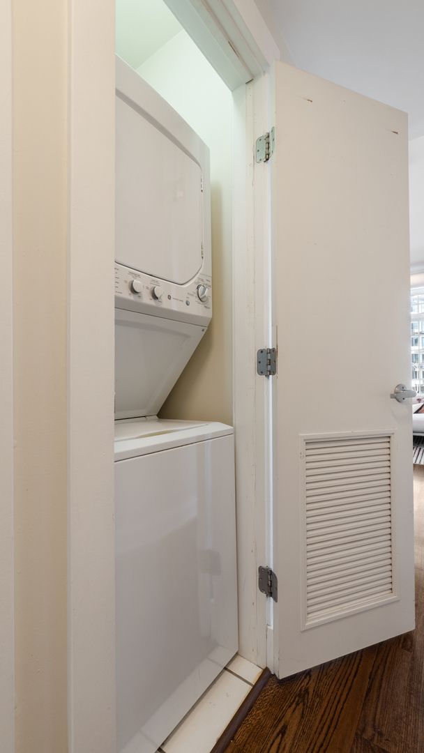 636 N Racine Avenue Unit: 2N