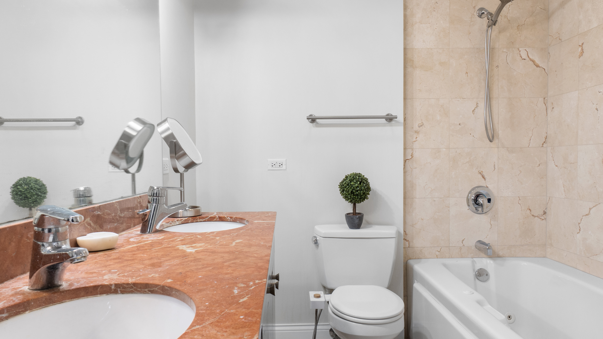 636 N Racine Avenue Unit: 2N