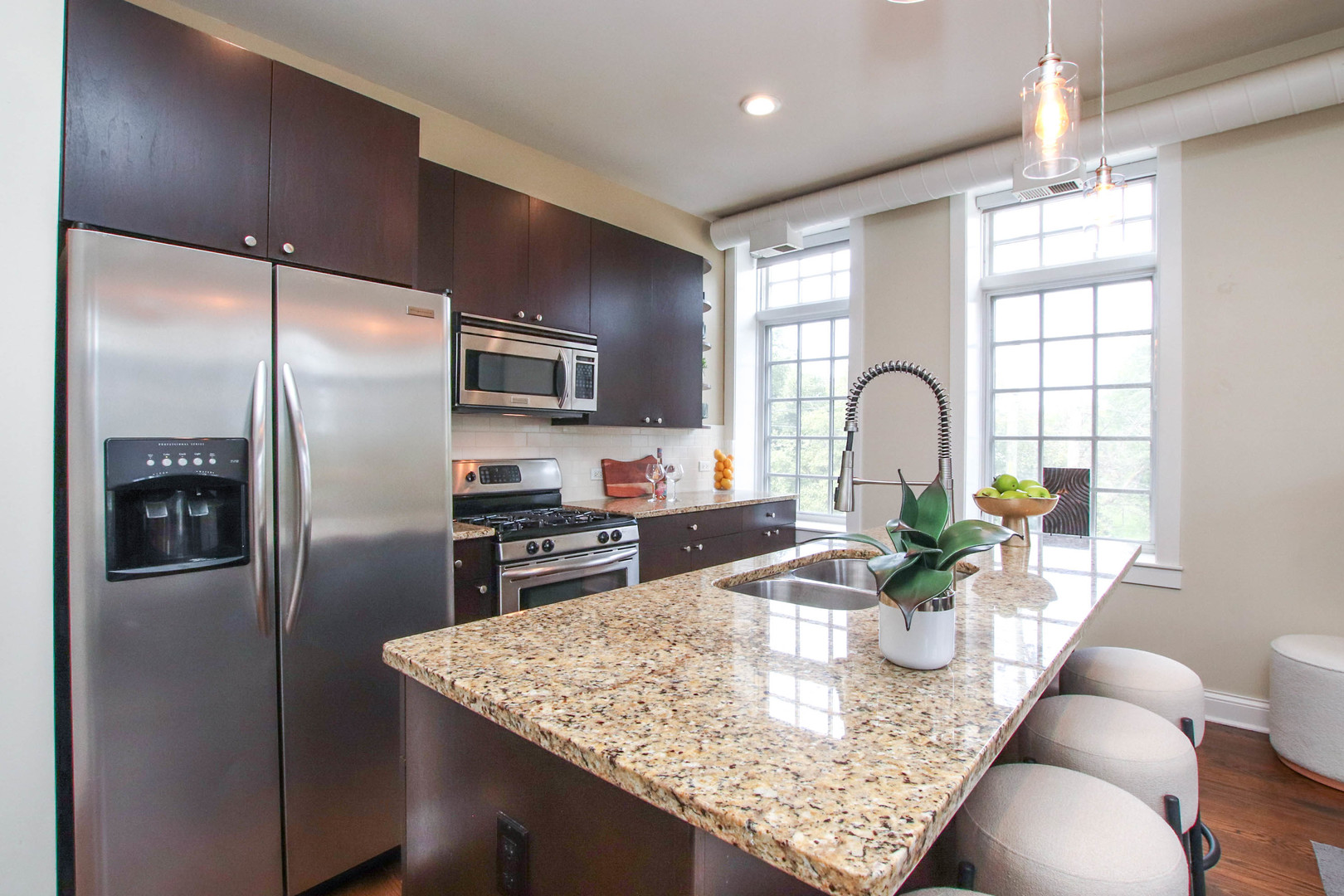 636 N Racine Avenue Unit: 2N