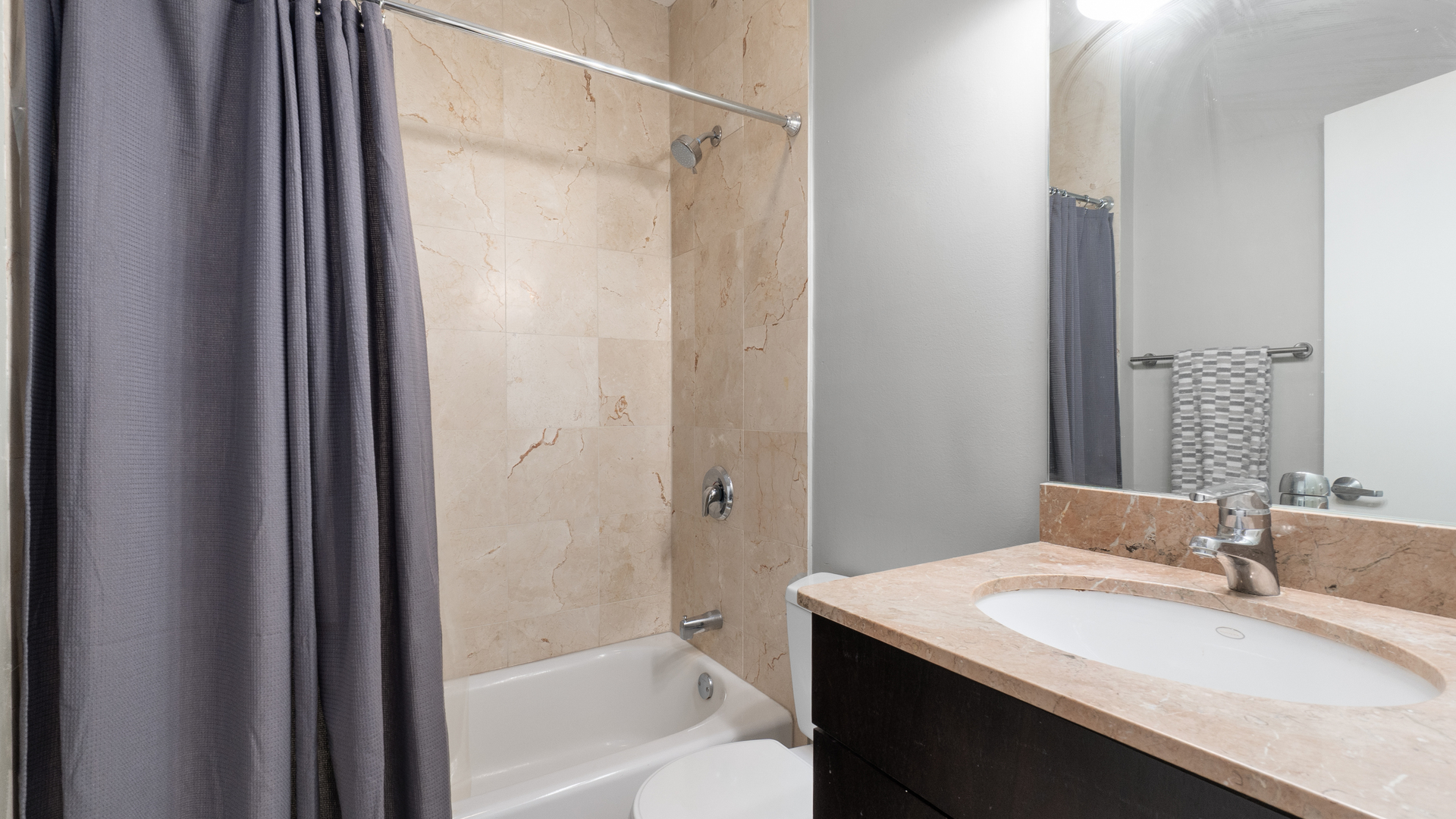 636 N Racine Avenue Unit: 2N