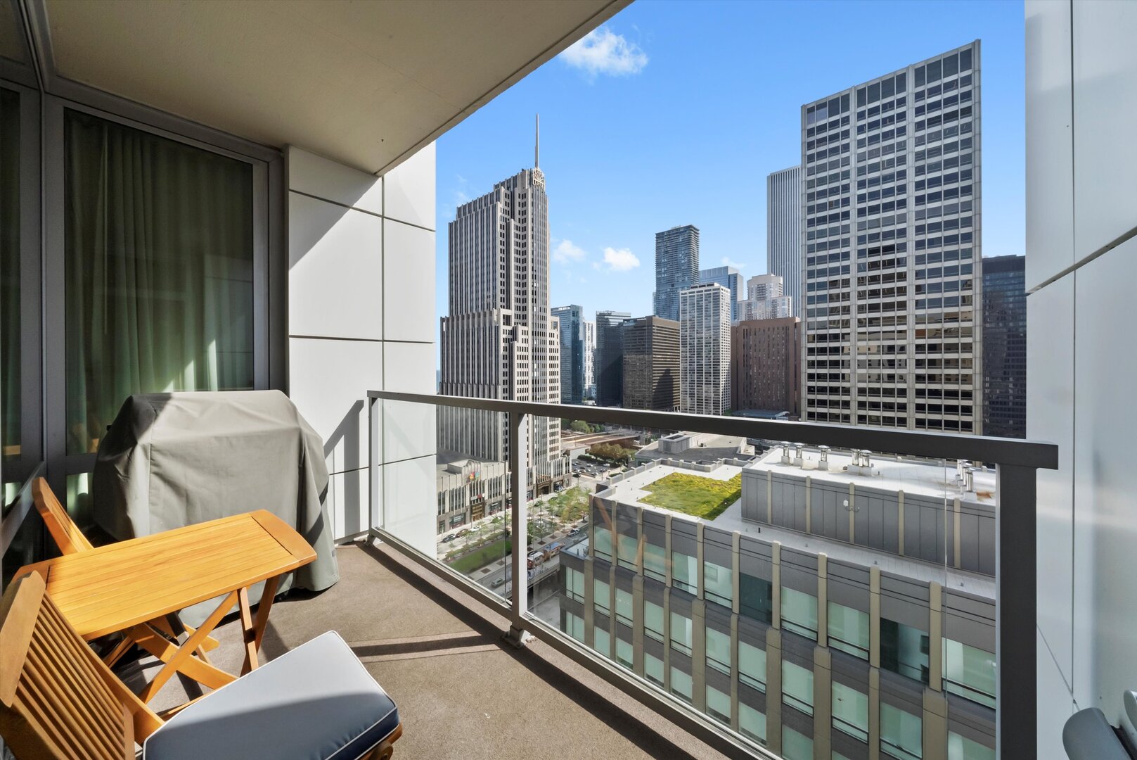 160 E Illinois Street Unit: 2101