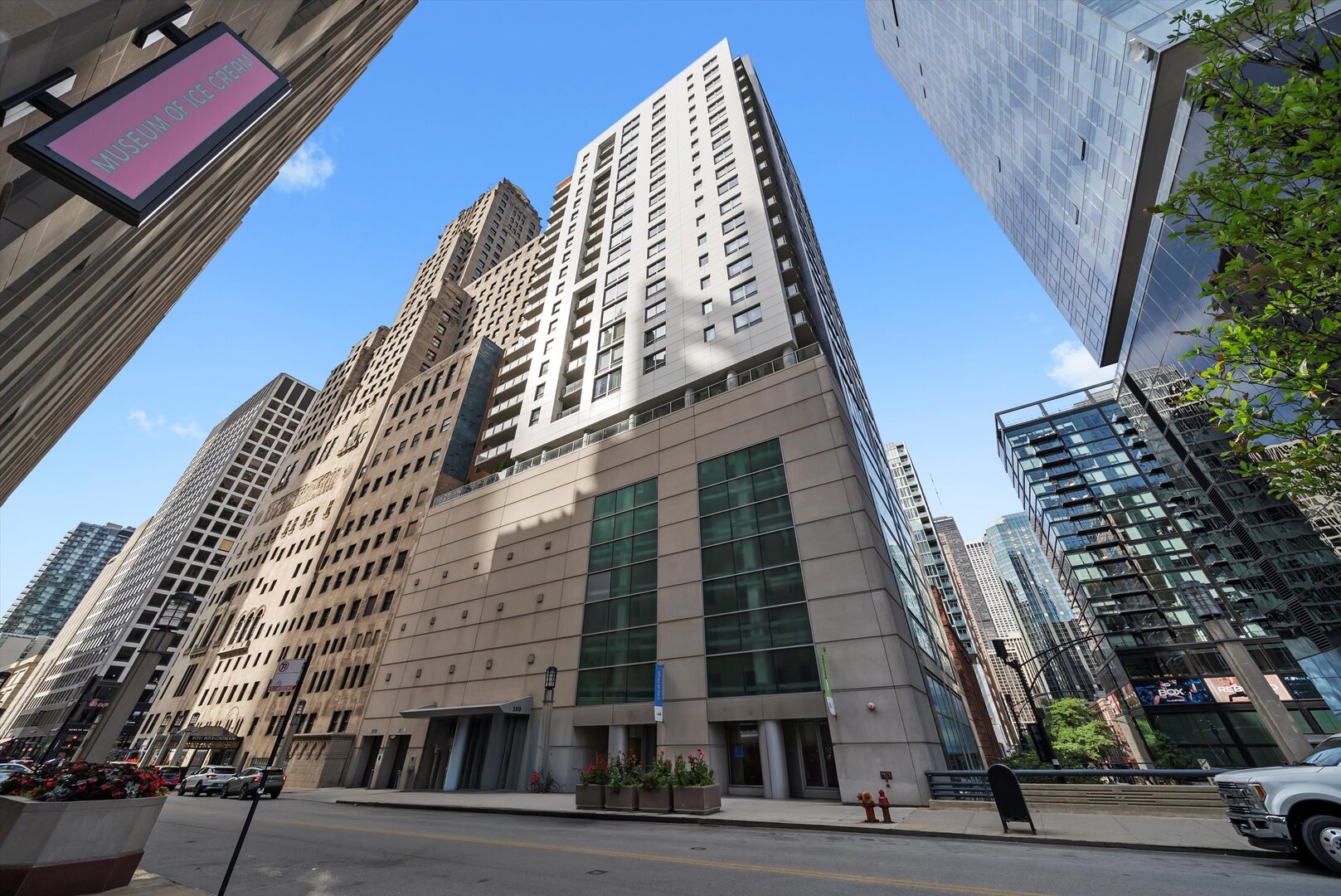 160 E Illinois Street Unit: 2101