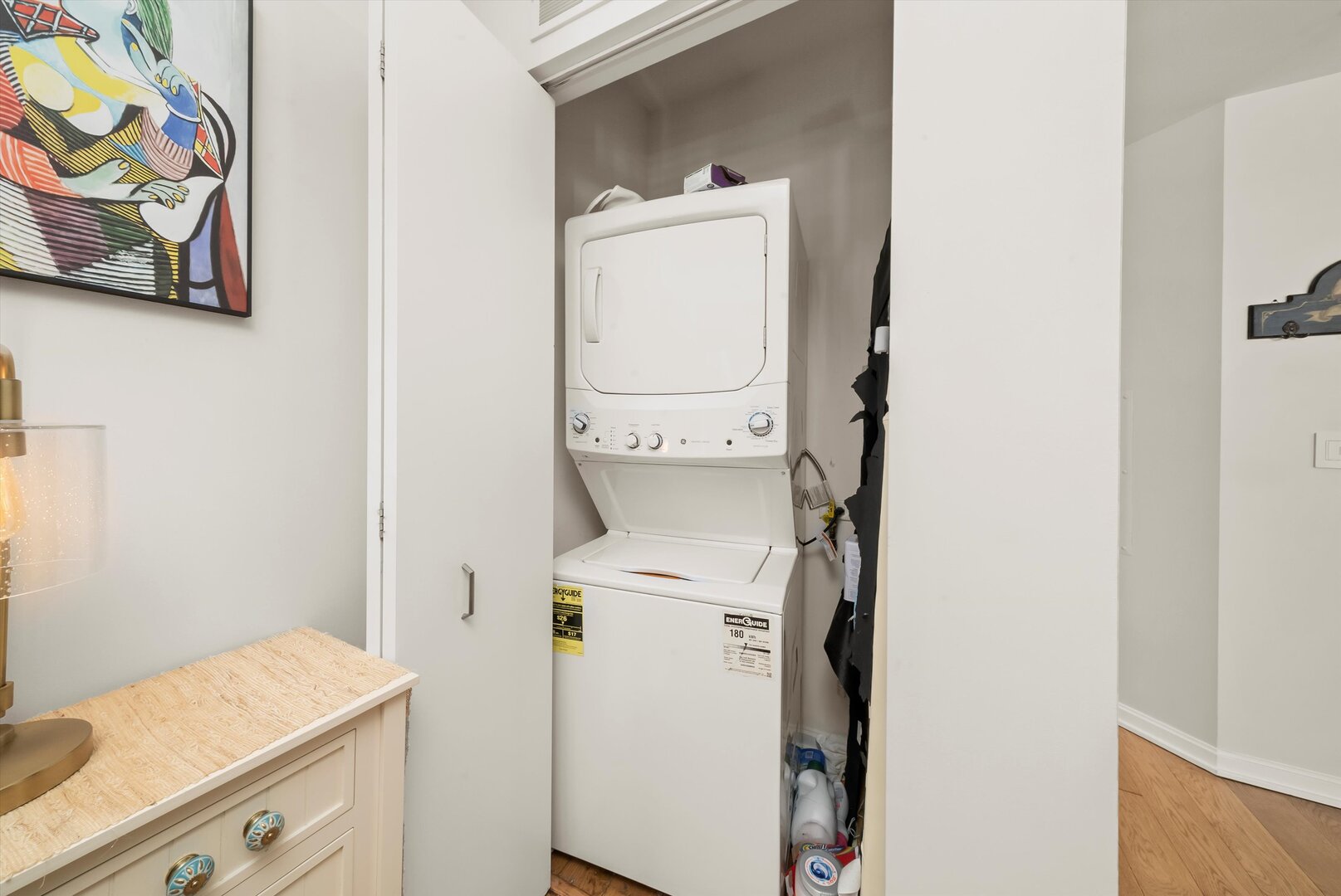 160 E Illinois Street Unit: 2101