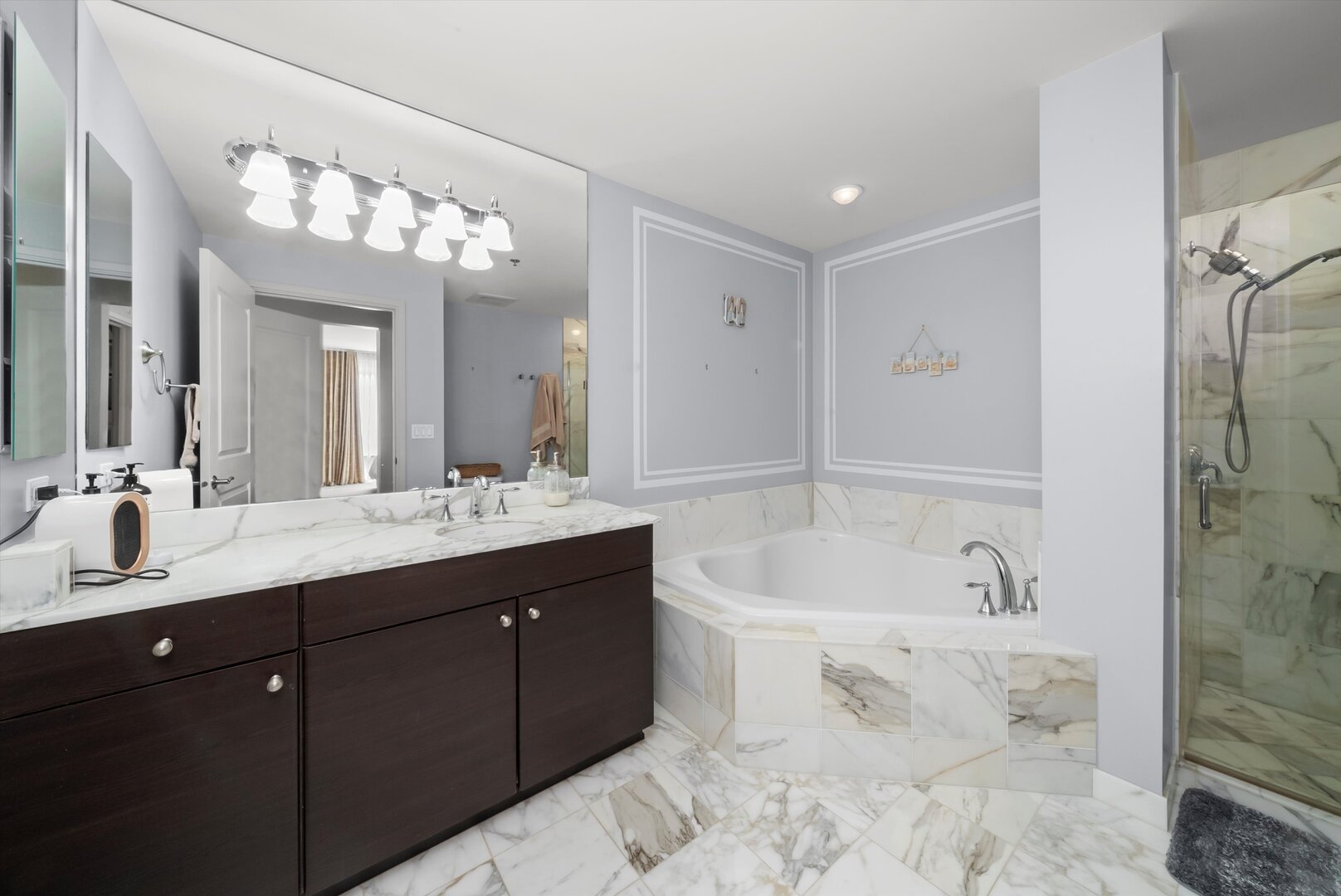 160 E Illinois Street Unit: 2101