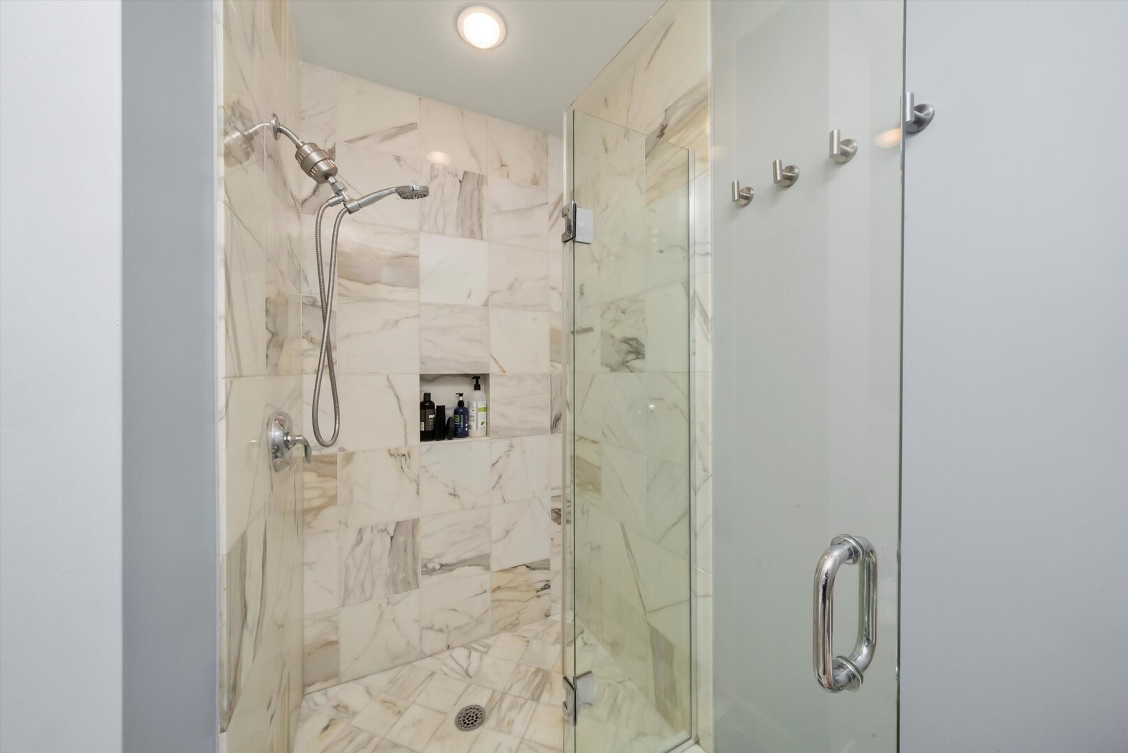 160 E Illinois Street Unit: 2101