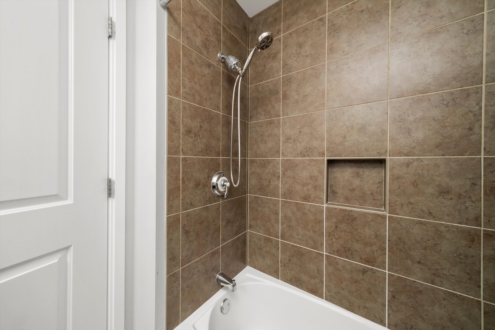 160 E Illinois Street Unit: 2101