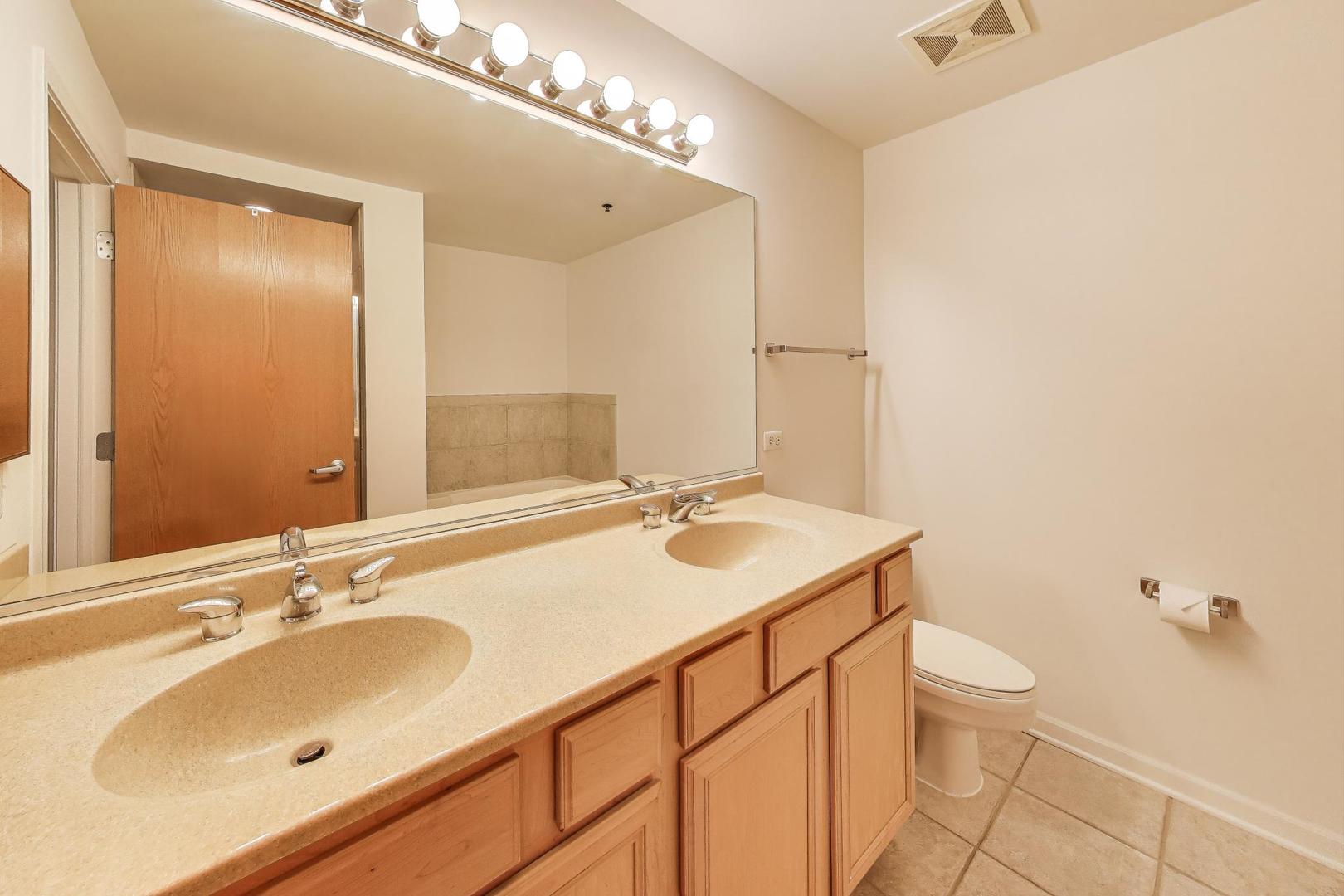 1250 S INDIANA Avenue Unit: 710