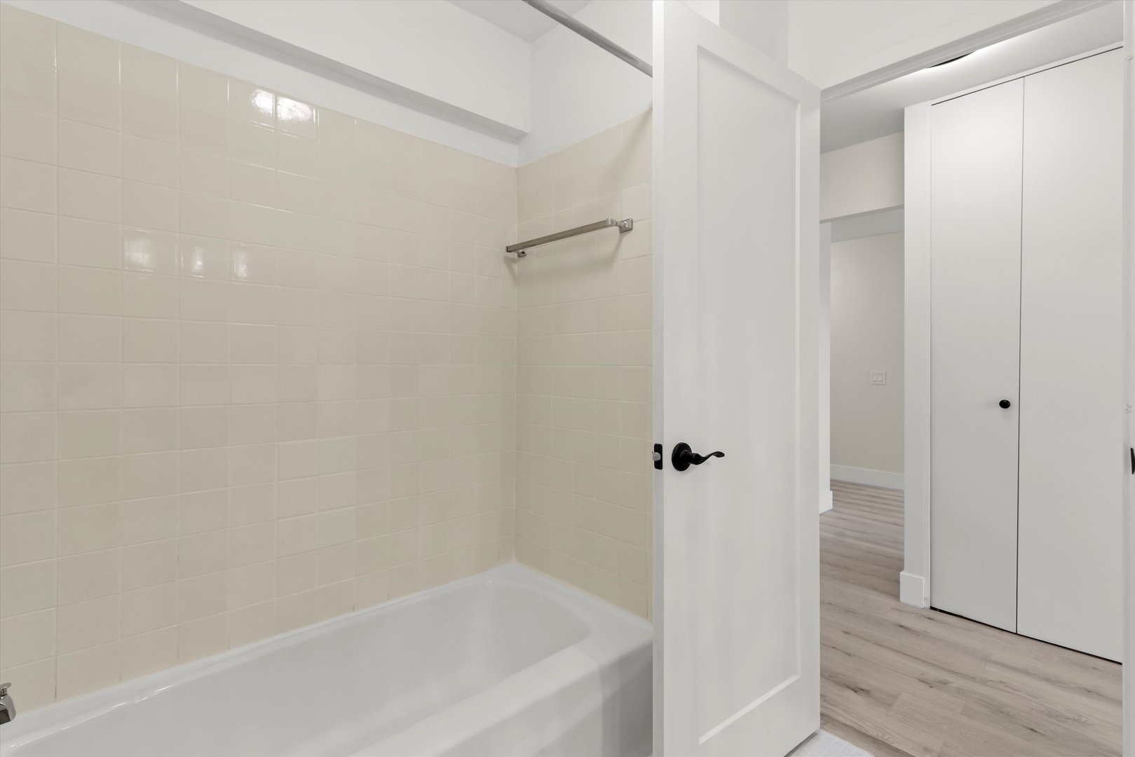 1560 N Sandburg Terrace Unit: 1508J