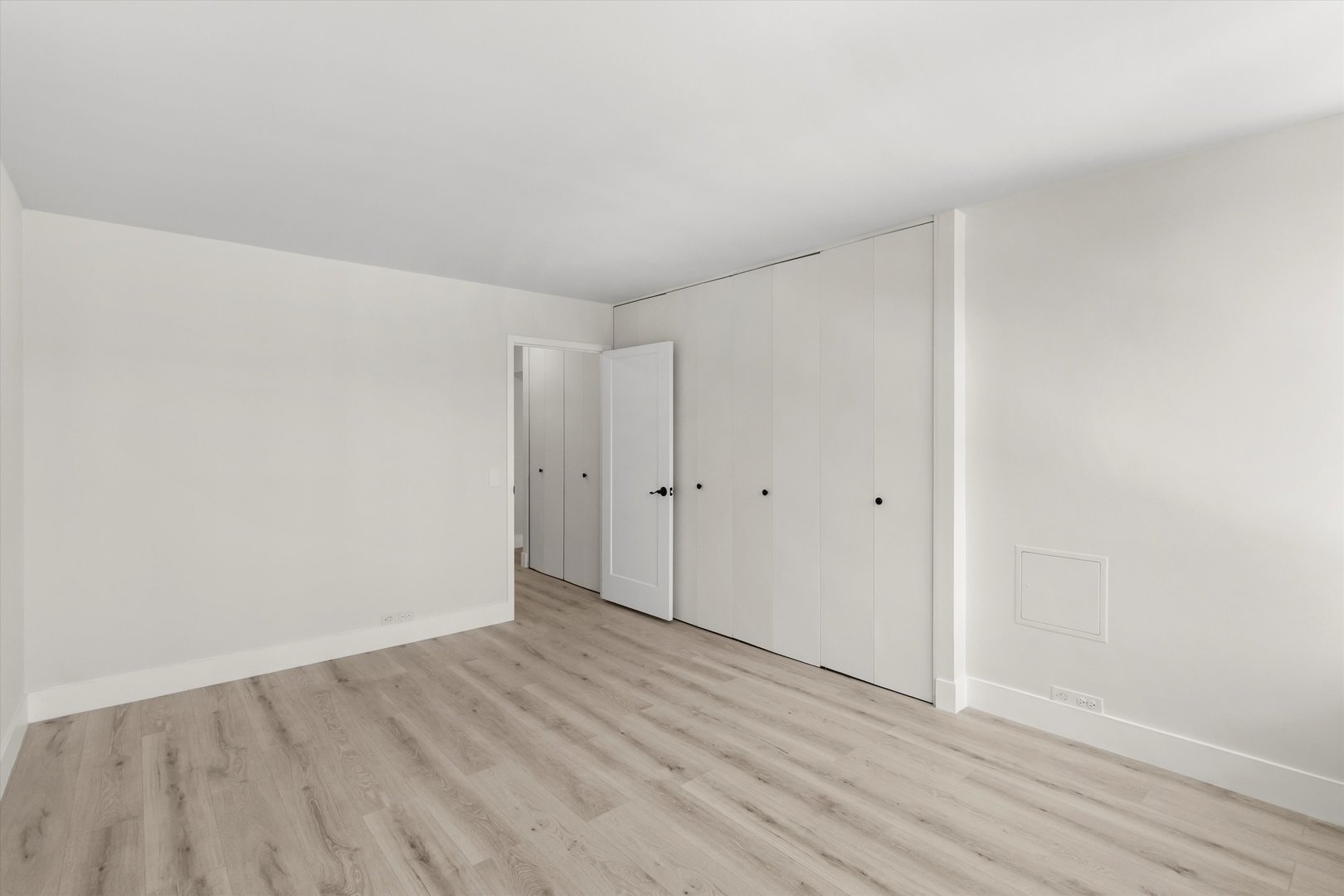 1560 N Sandburg Terrace Unit: 1508J