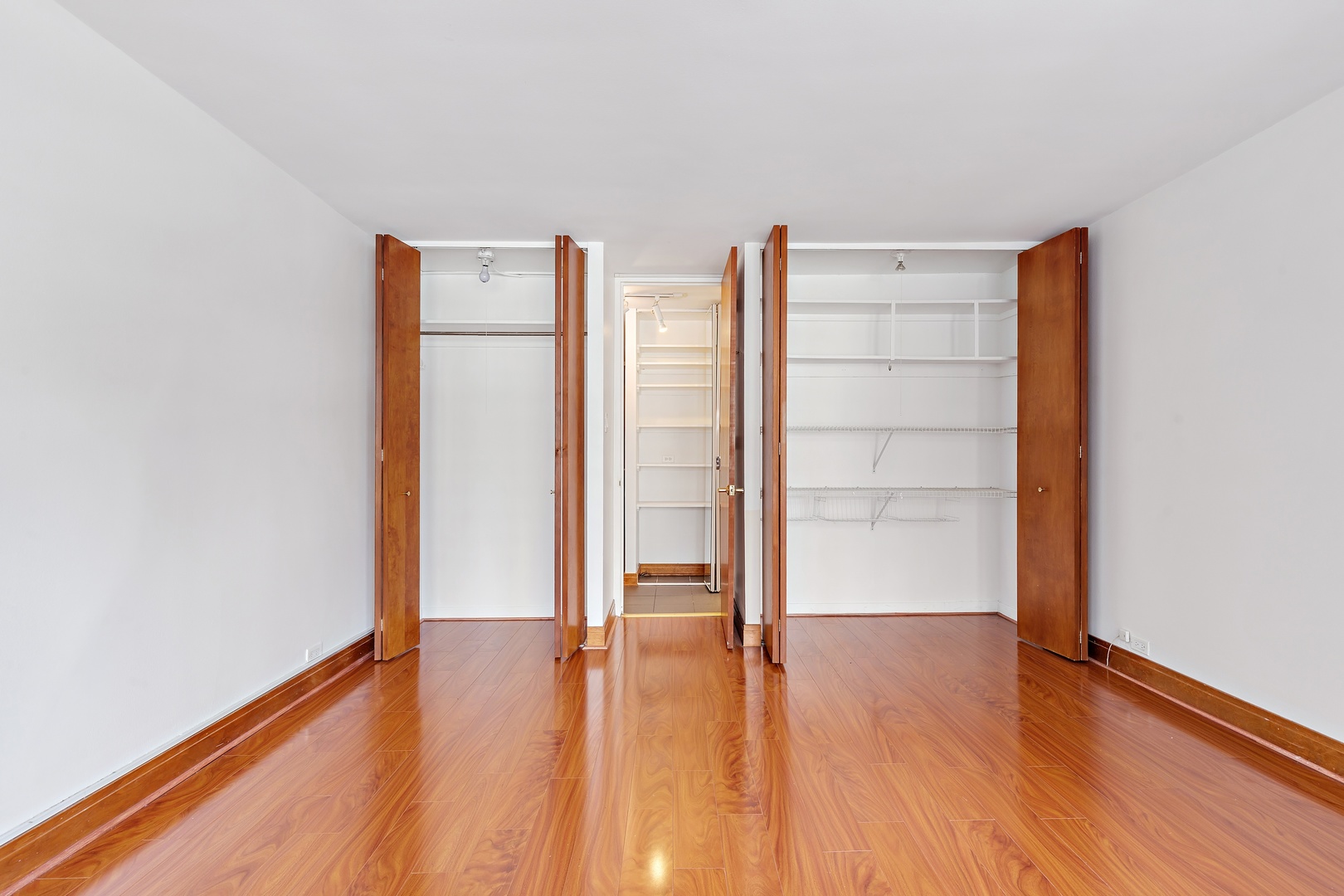 535 N MICHIGAN Avenue Unit: 1009