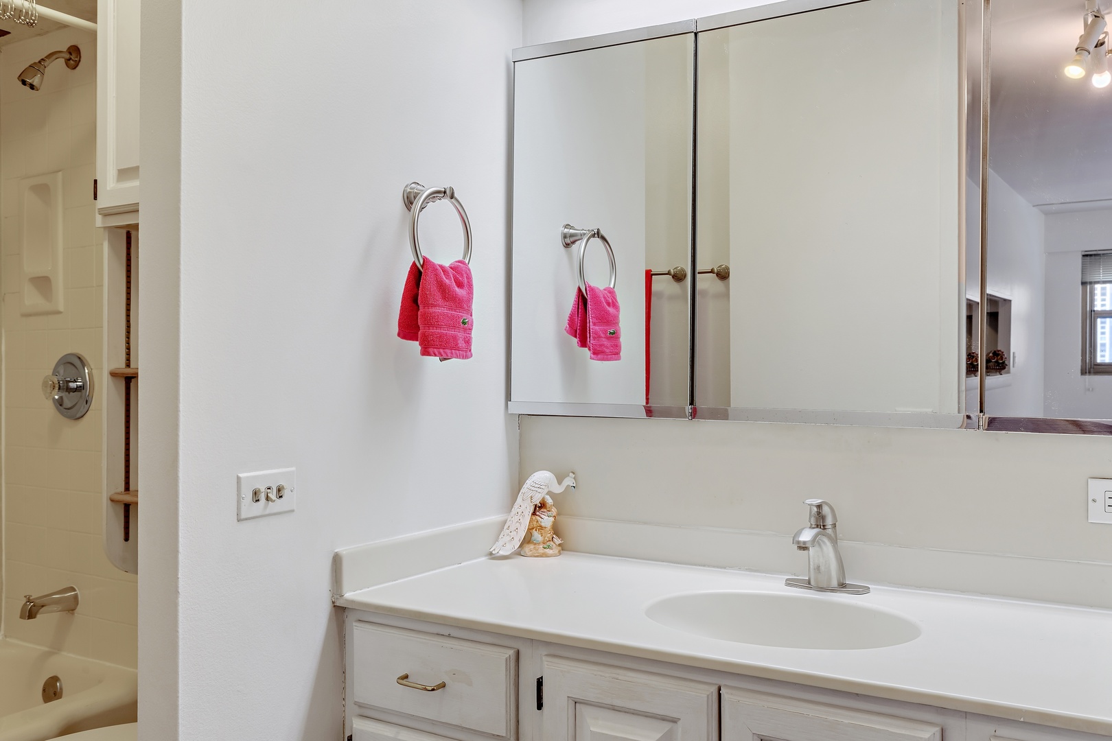 535 N MICHIGAN Avenue Unit: 1009