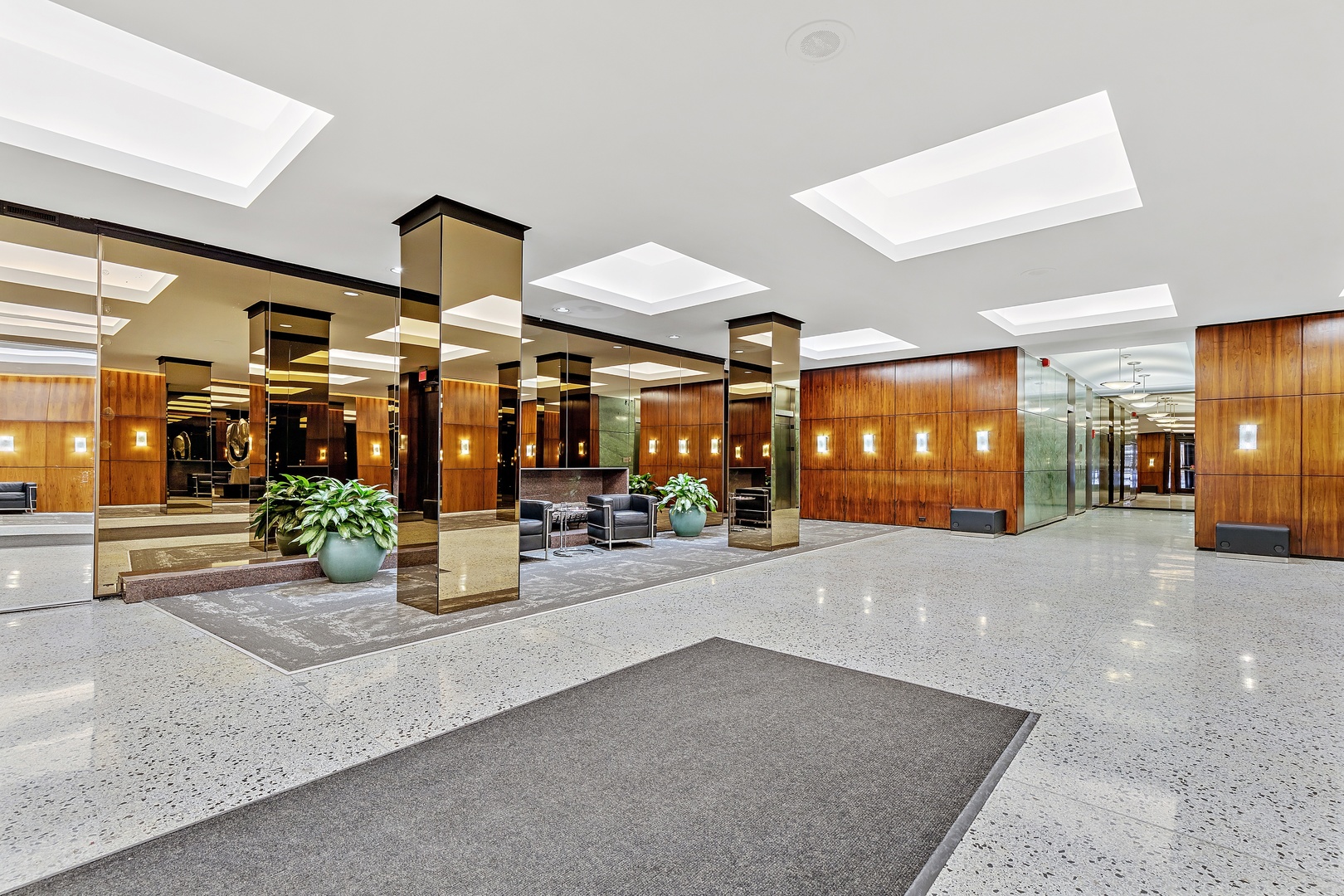 535 N MICHIGAN Avenue Unit: 1009