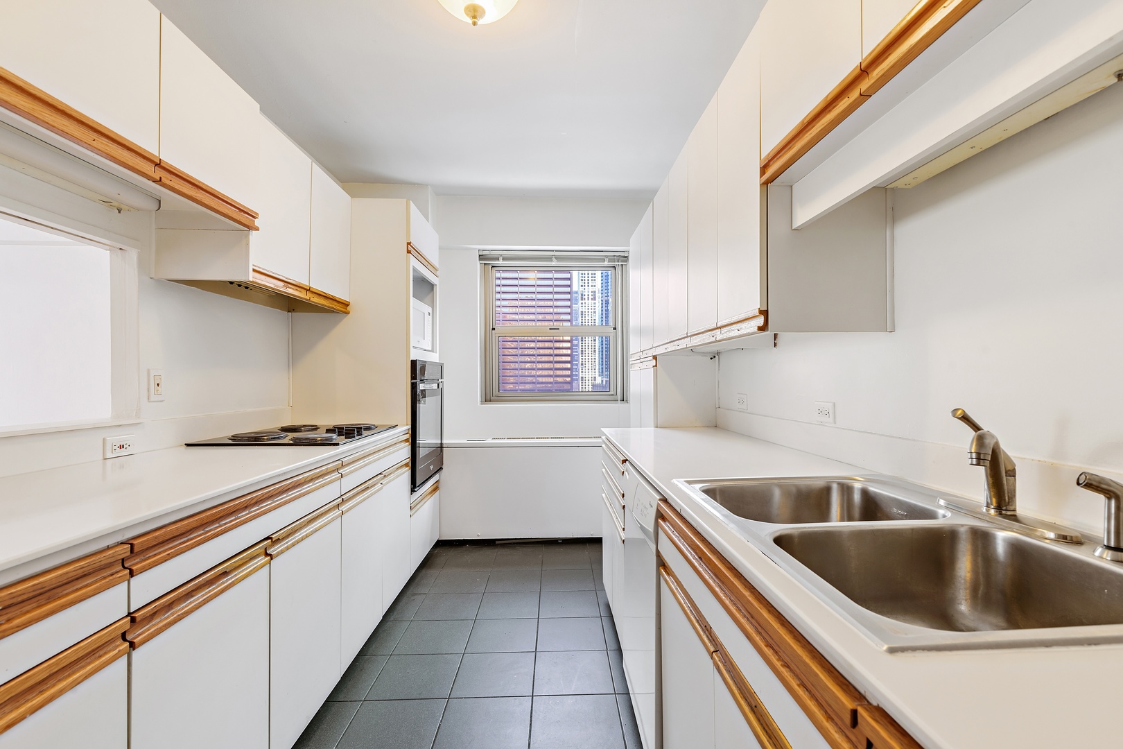 535 N MICHIGAN Avenue Unit: 1009