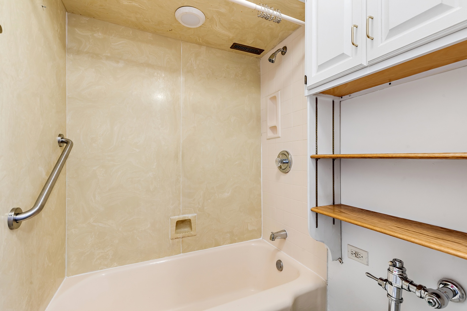 535 N MICHIGAN Avenue Unit: 1009