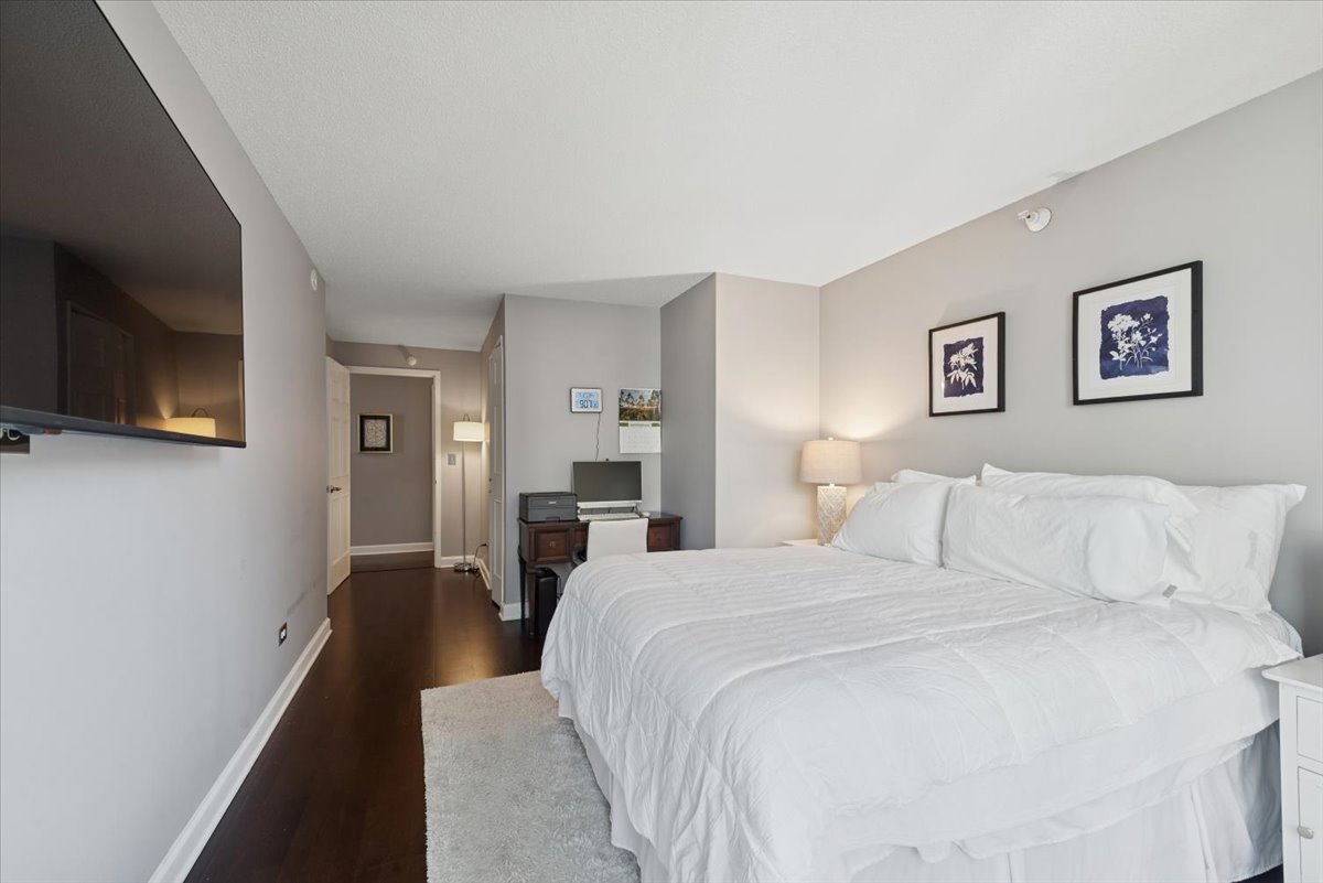 2 E Erie Street Unit: 2605