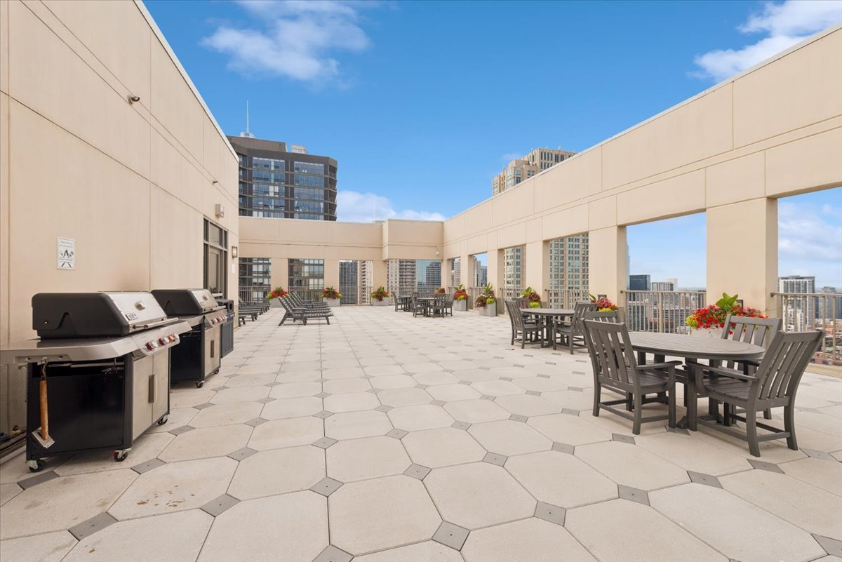 2 E Erie Street Unit: 2605