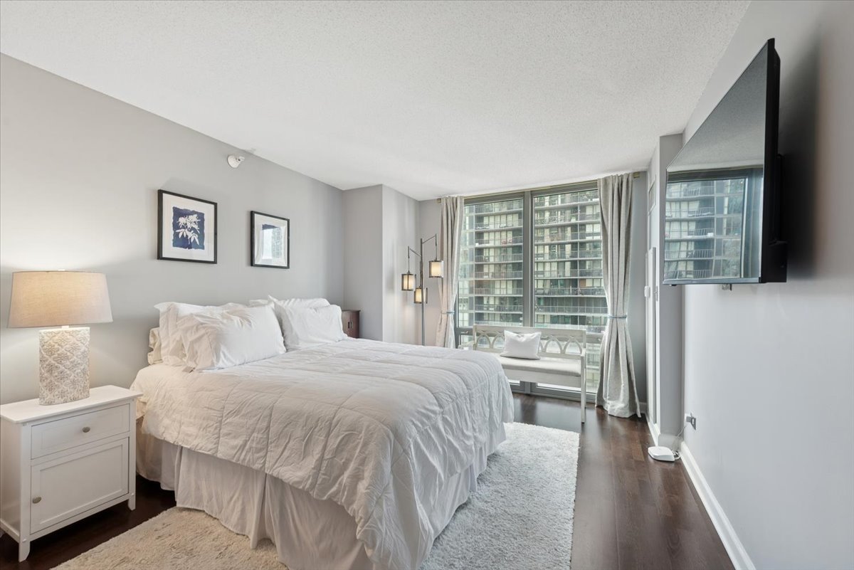 2 E Erie Street Unit: 2605